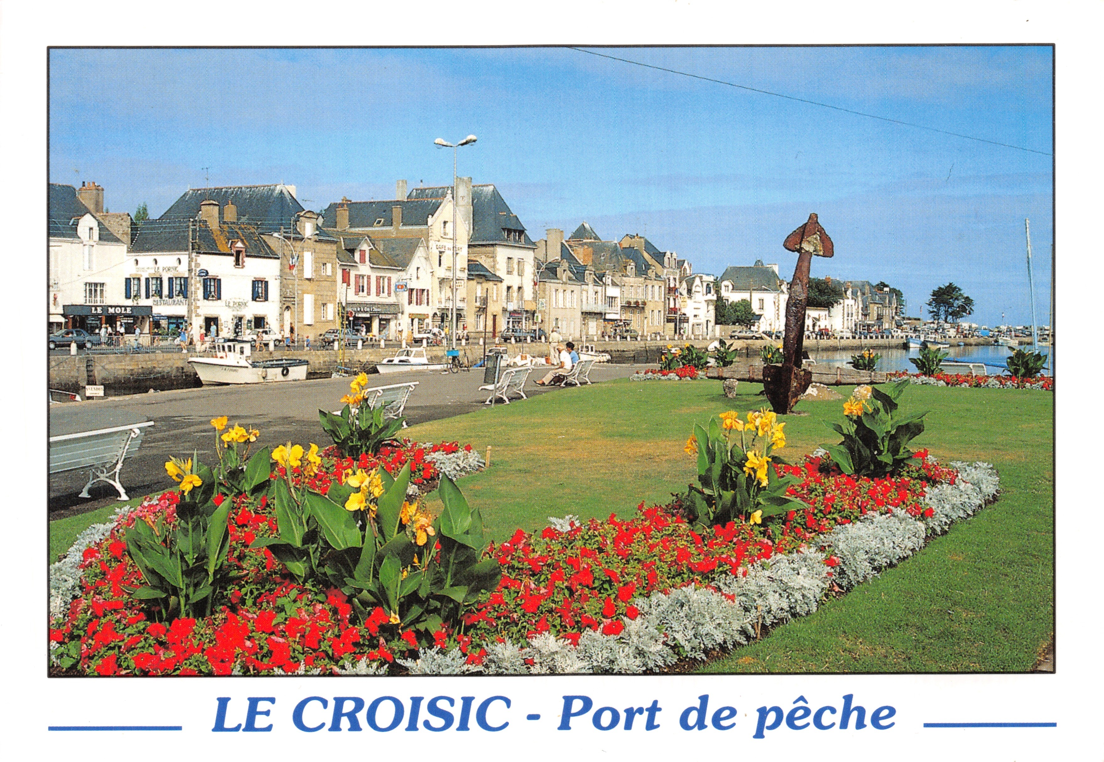 Le Croisic - Port de pêche — vue du port avec sculpture et fleurs — Éditions Miegeville