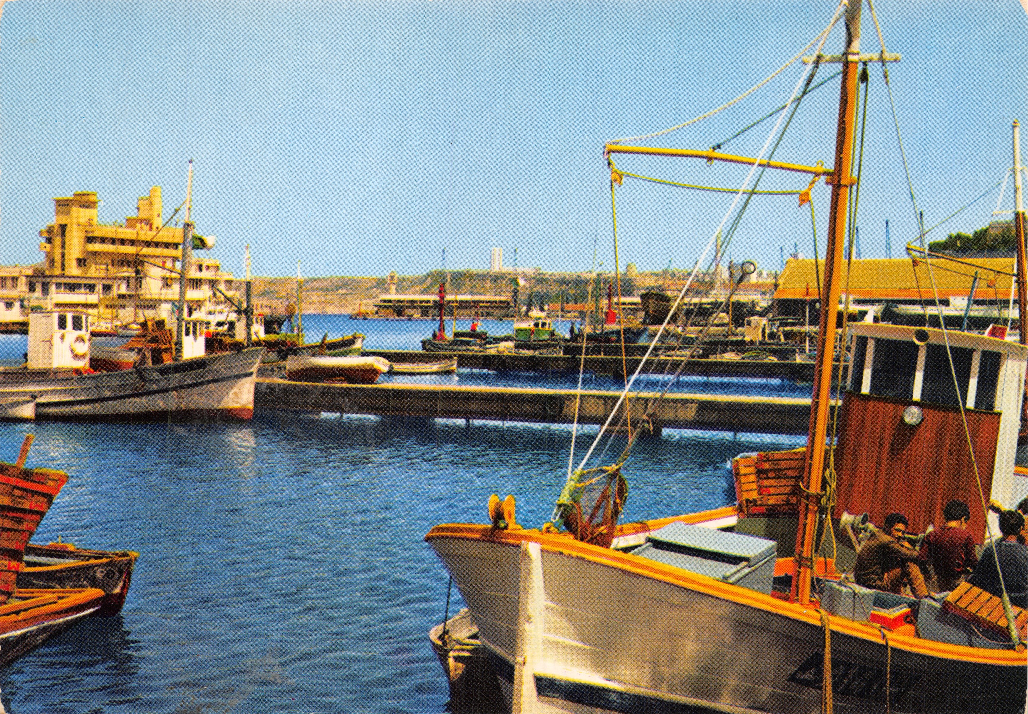 Porto di pesca di Oran — vista del porto con barche e edifici — editore Société Nationale d'Édition et de Diffusion, Algeria, n. 1136