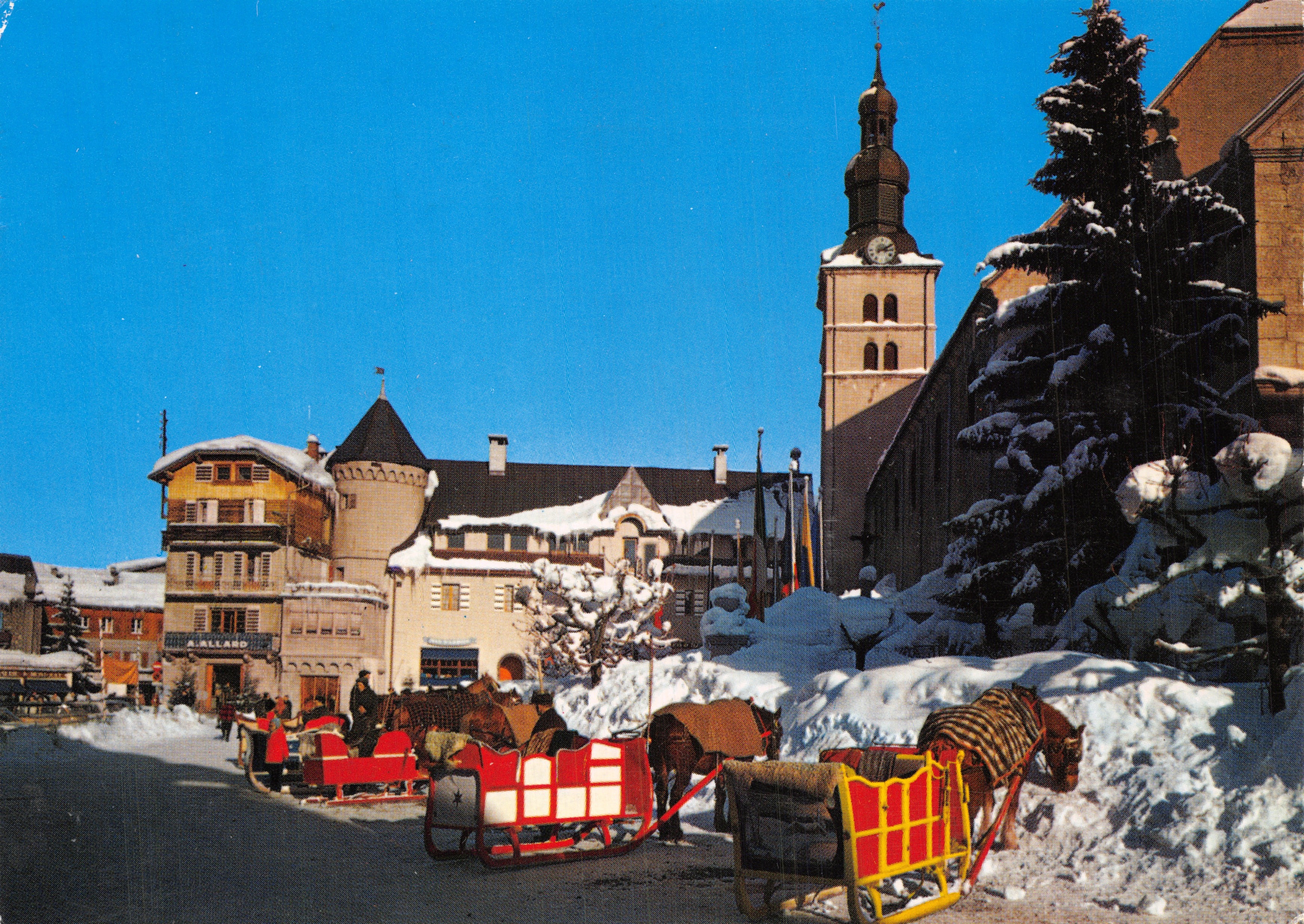 Mégeve — Vista de la Place de l'église con trineos de invierno — Éditions et Impressions Combier / Mâcon