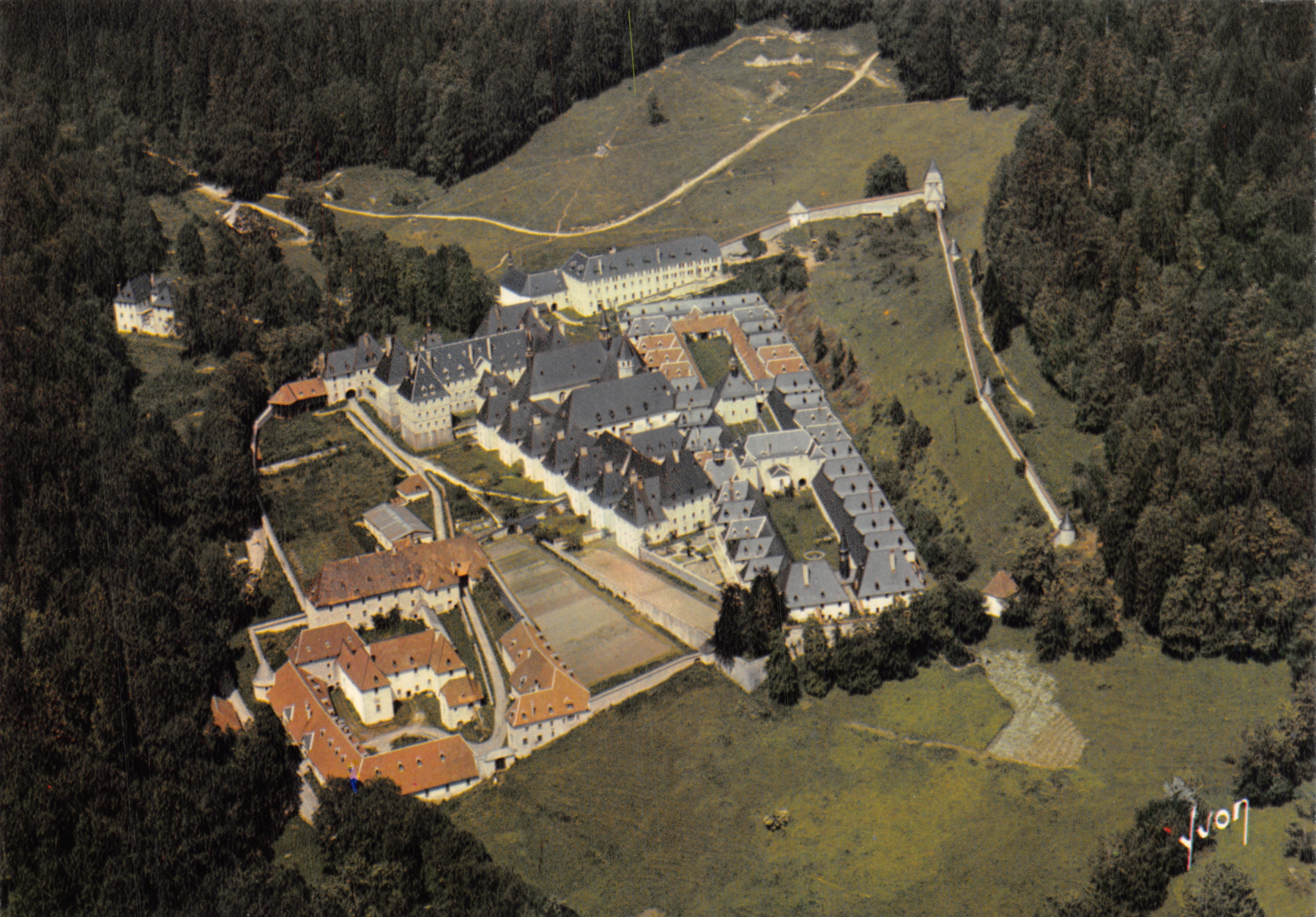 Monasterio de La Grande Chartreuse — vista aérea en verano — editor Yvon, n.º 38 5250