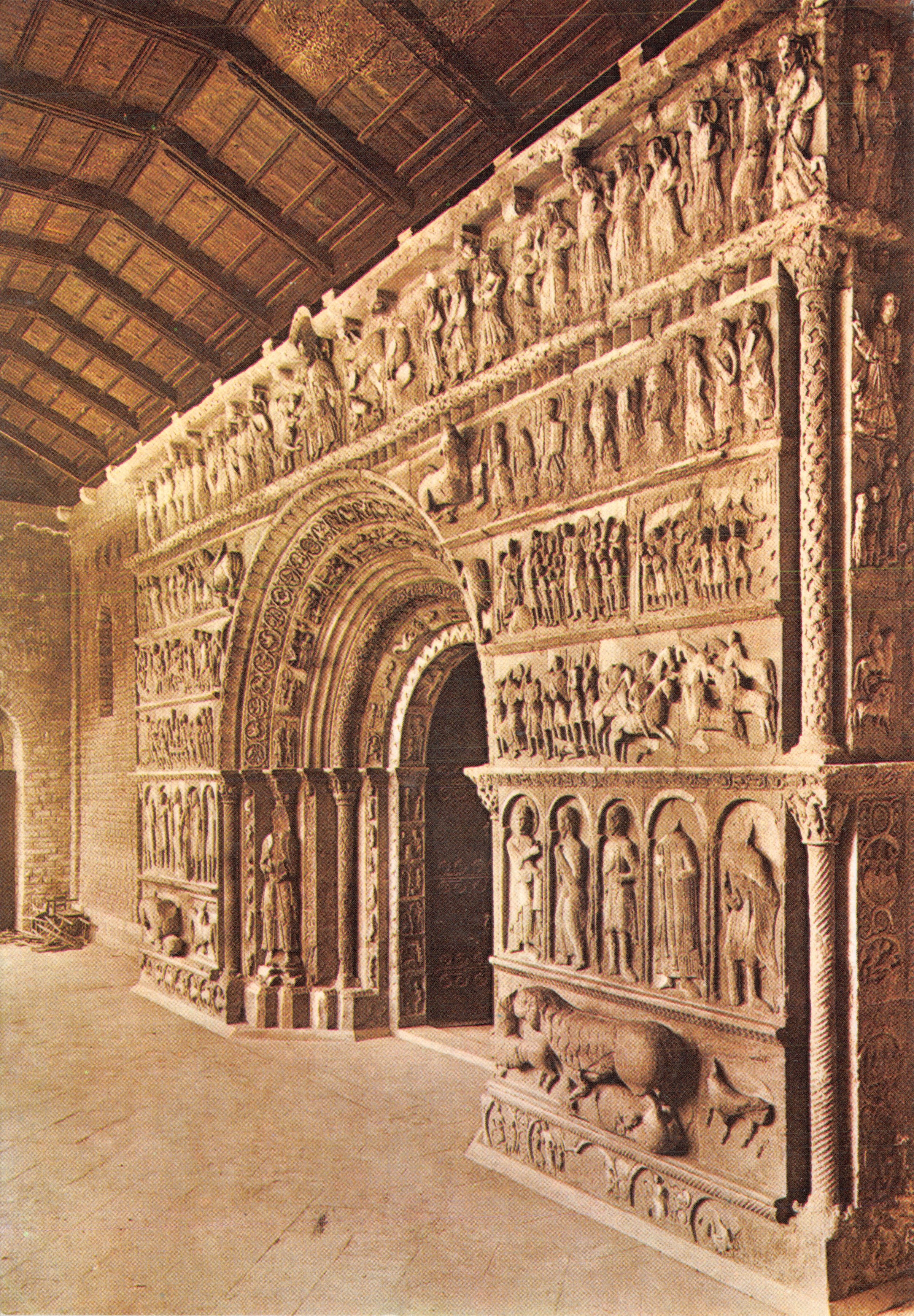 Portada del Monestir — façade sculptée du monastère du XIIe siècle — éditeur Distribuciones ALBO, n° 1199/E