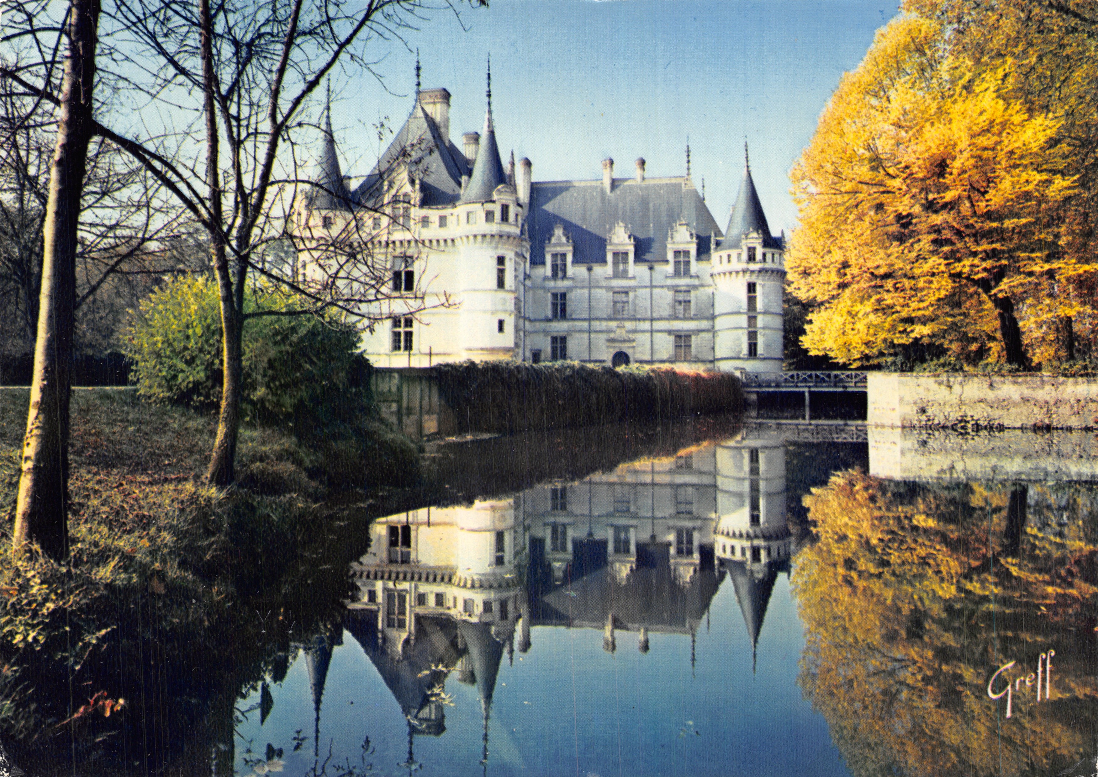Castillo de Azay-le-Rideau — vista otoñal con reflejo en el agua — Editions GREFF