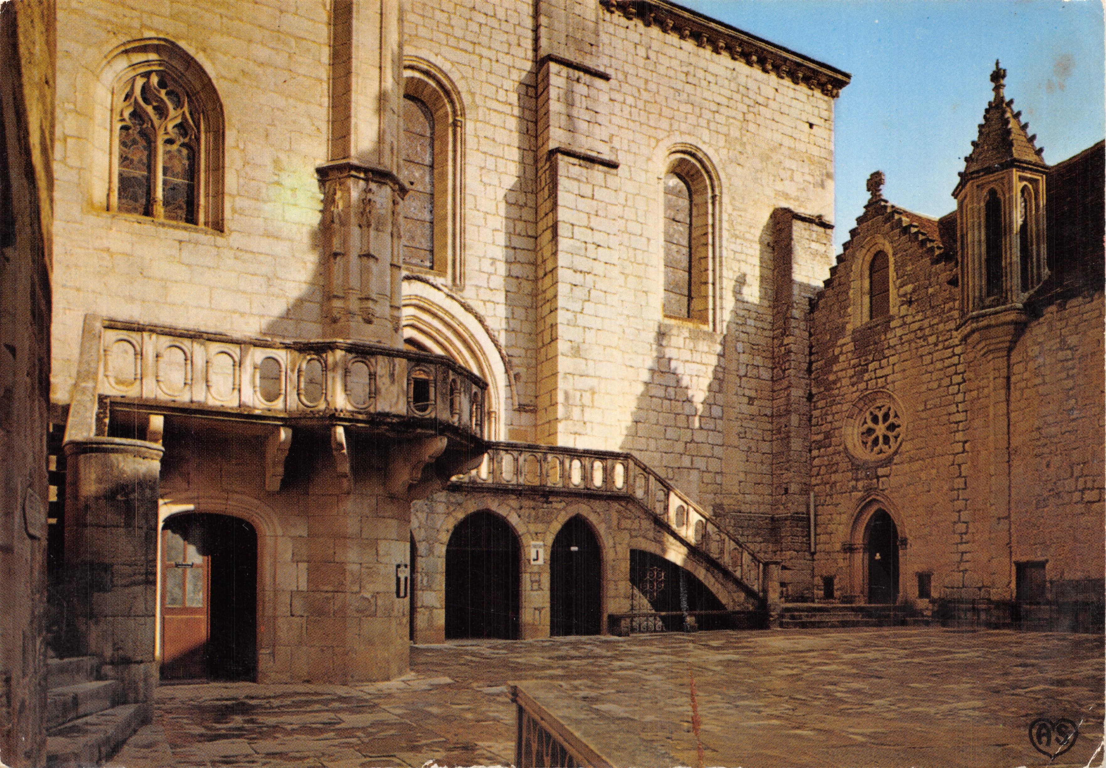 Patio interior de la Abadía de Rocamadour — editor AS DE CŒUR