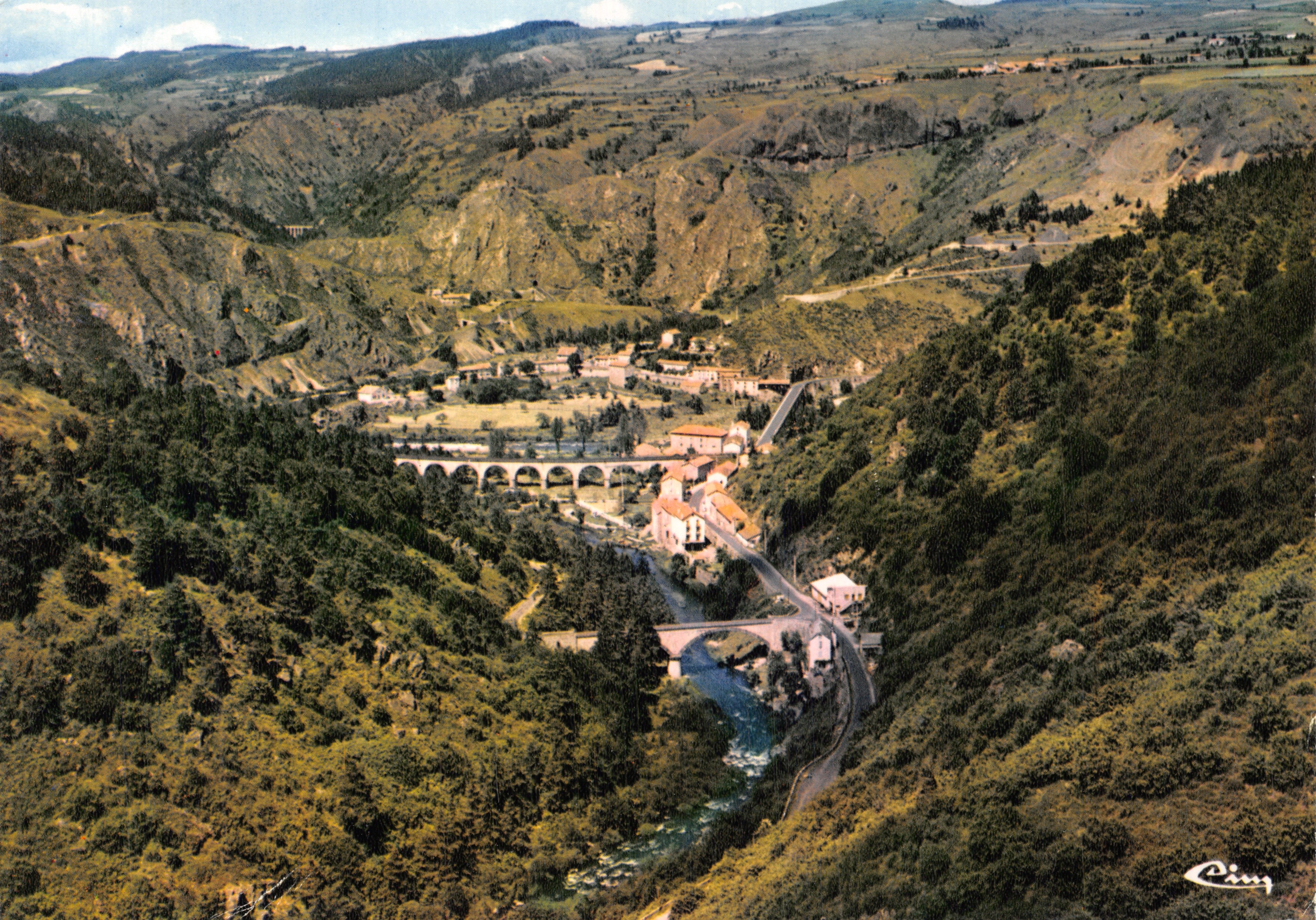 Chapeauroux (Lozère) — vue aérienne avec le viaduc et la vallée de la Haute-Loire — éditeur Combiére Imprimeur d'Art