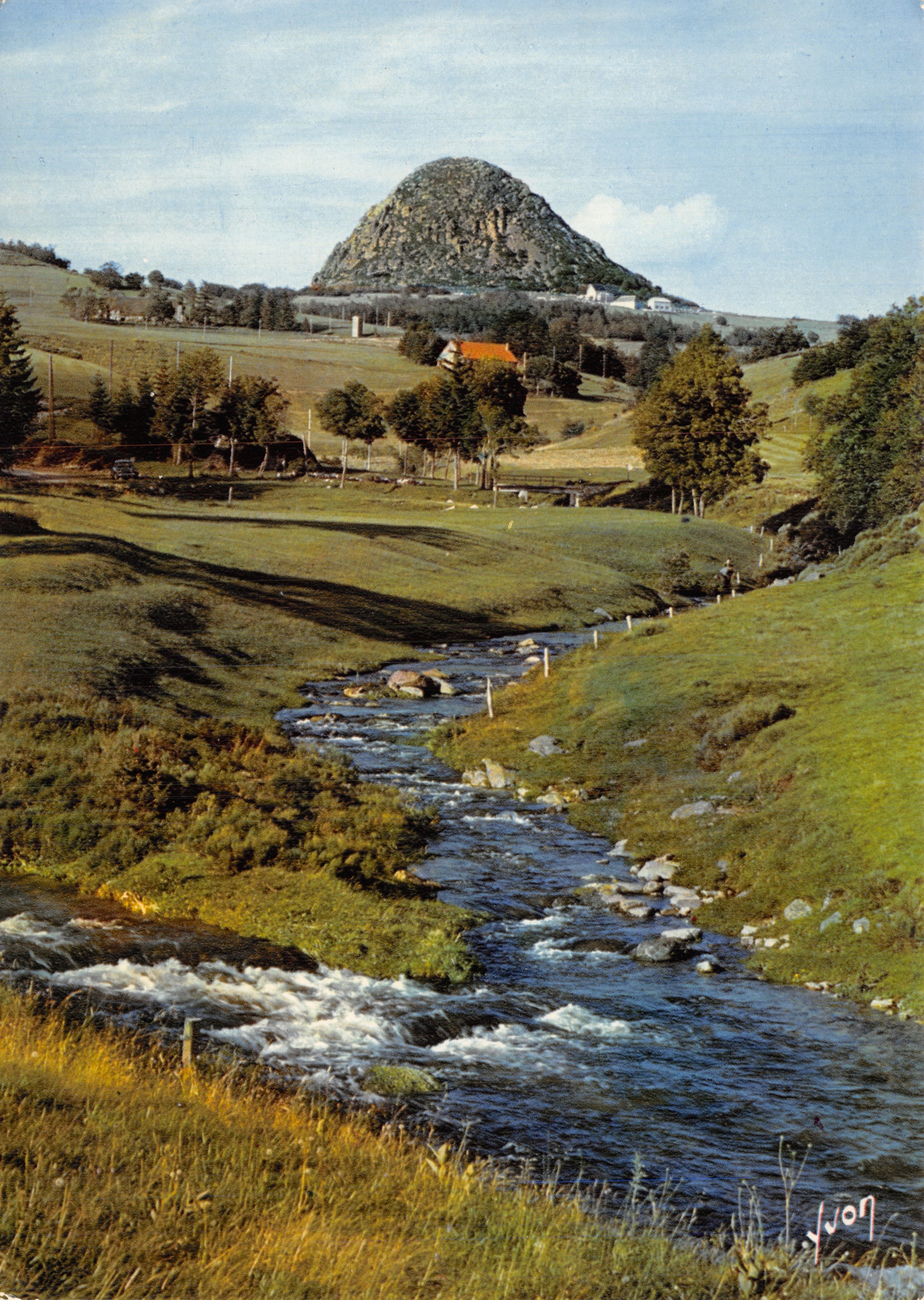 Le Mont Gerbier-de-Jonc — sommet volcanique près de la source de la Loire — Éditions d'Art VIVON