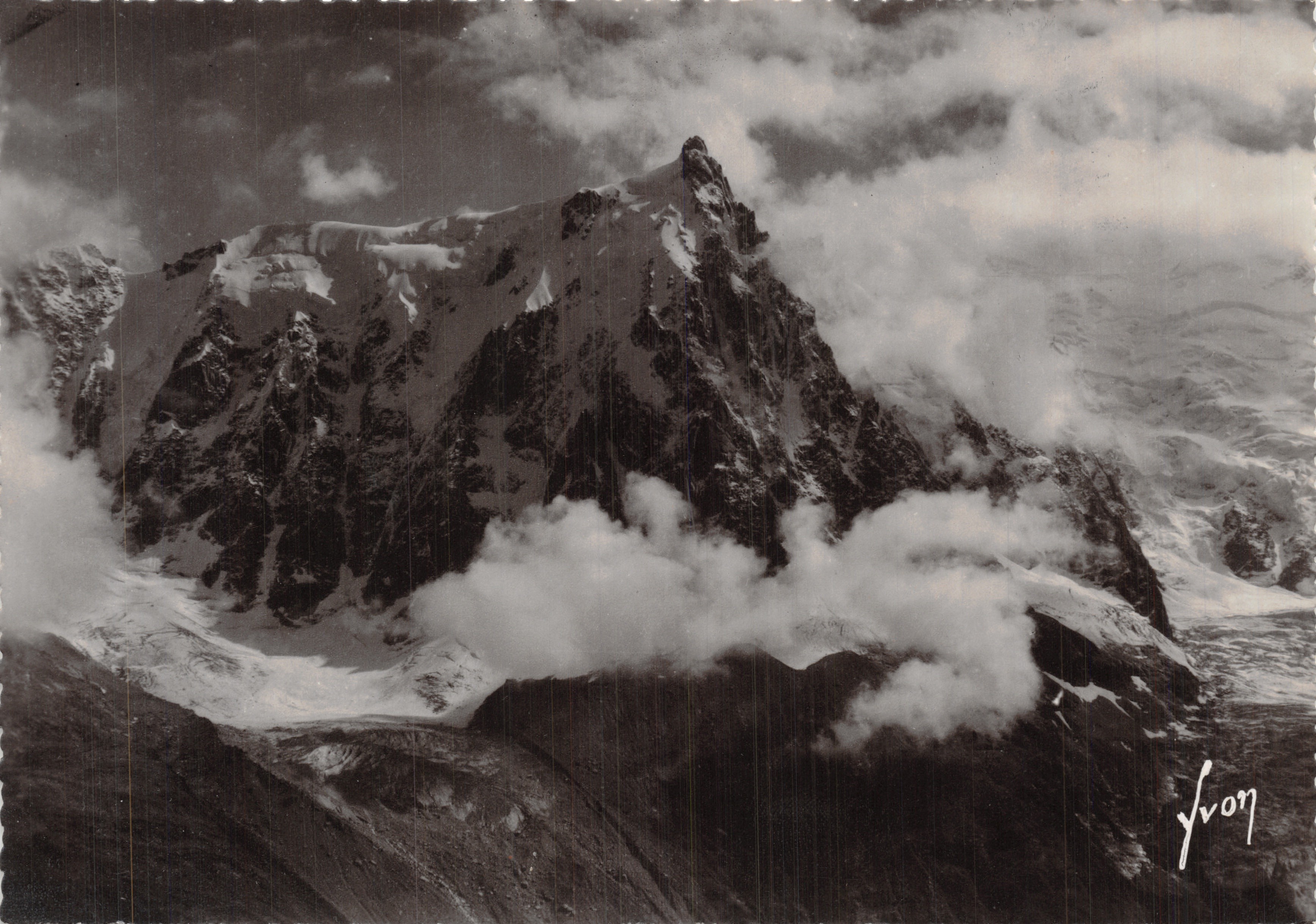 Aiguille du Midi — vue aérienne enneigée — éditeur YVON, n° 322