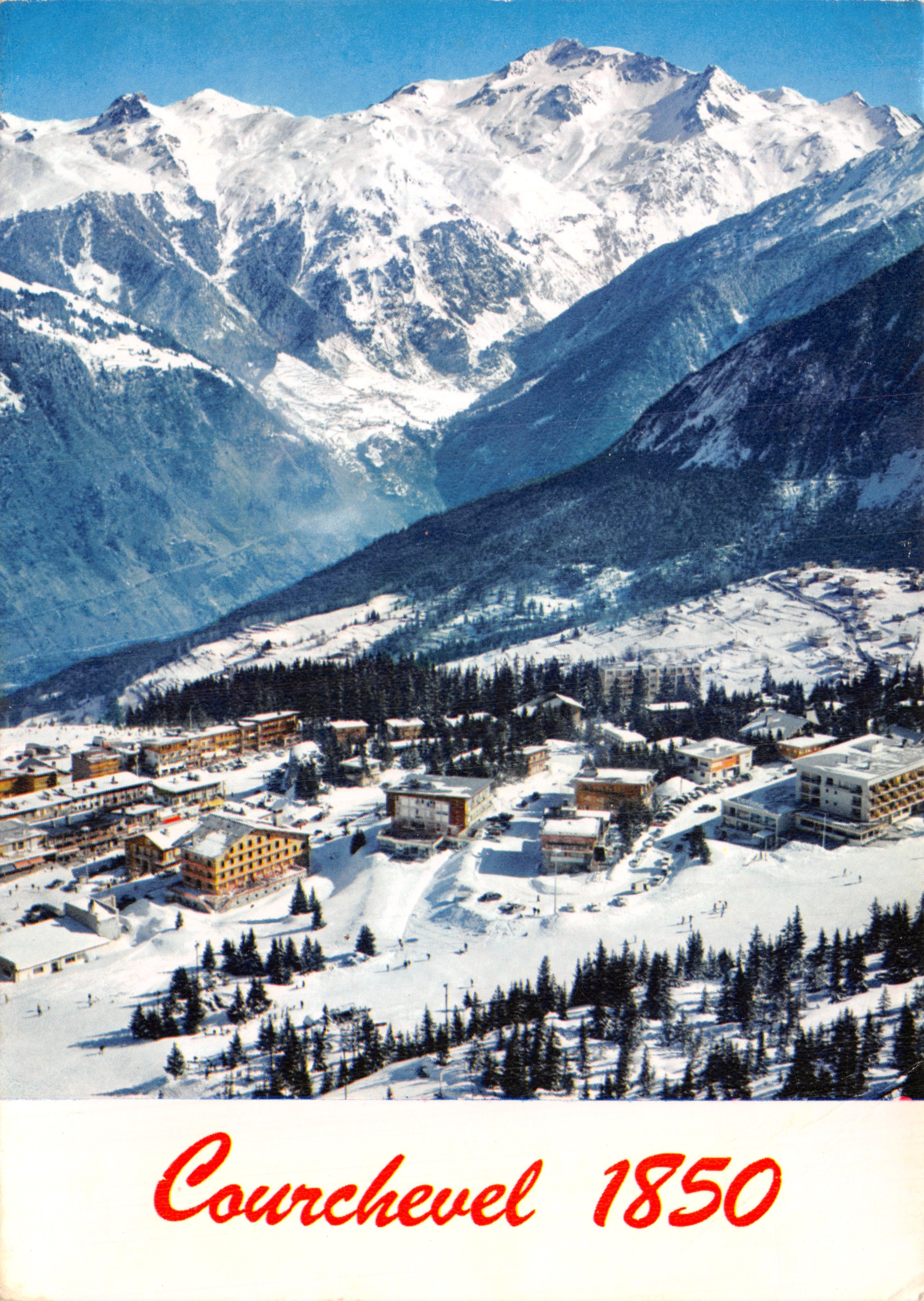 Courchevel 1850 — vue aérienne des montagnes enneigées et du village — Imprimerie Combier