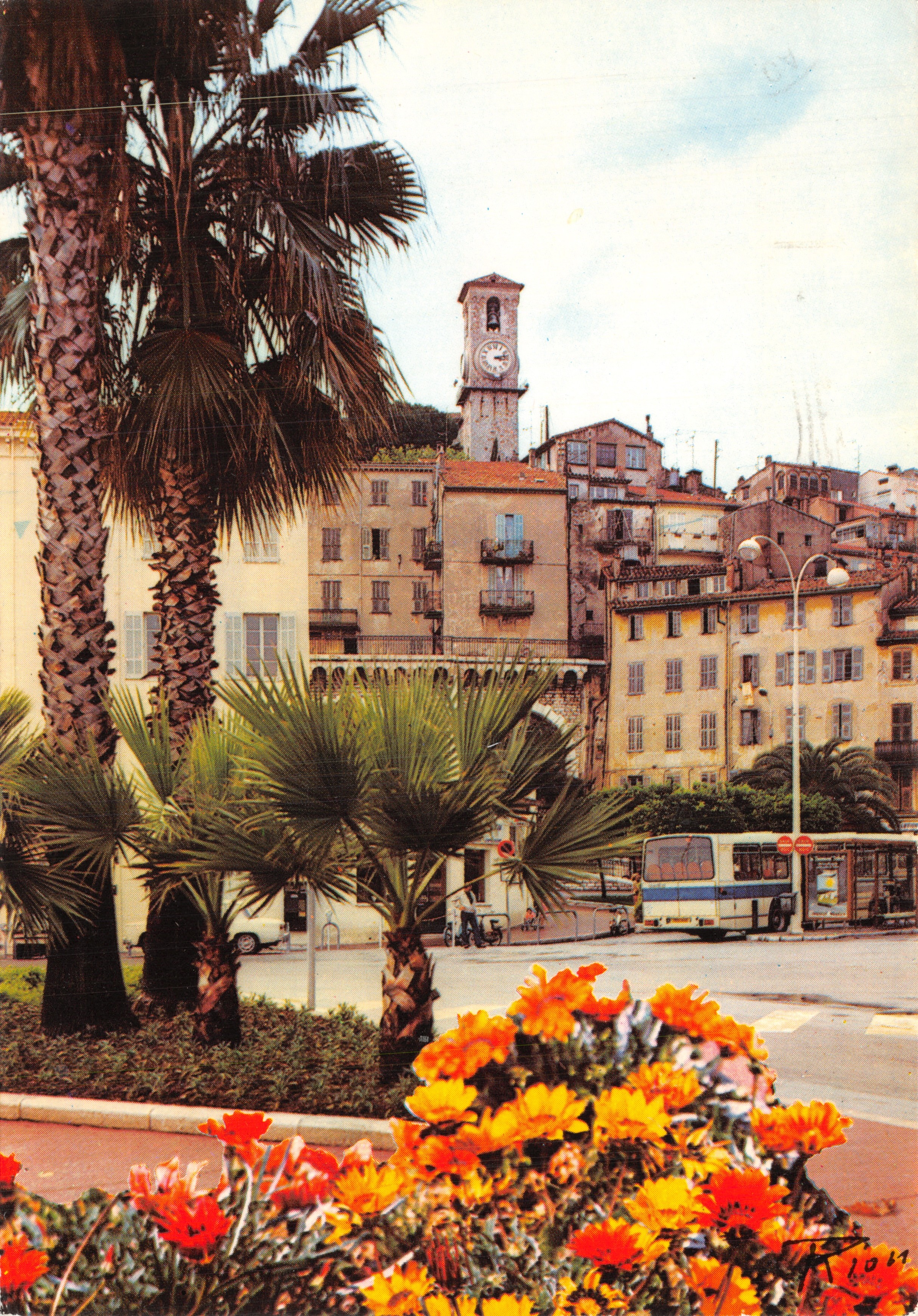 Cannes - Le Suquet — vista de la plaza con la torre del reloj, editor Editions AZUR RIVIERA, n° 83600