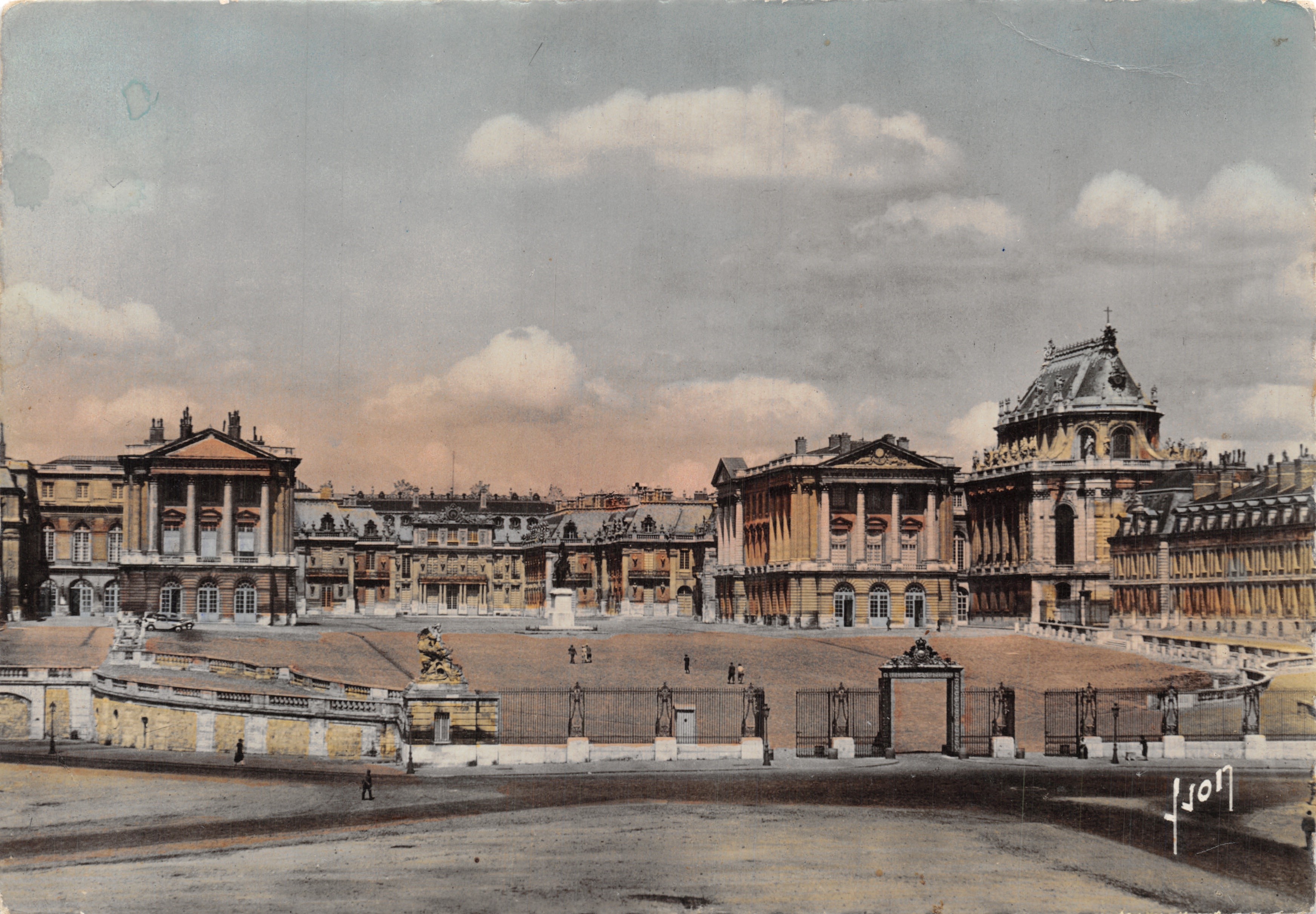 Place d'Armes du Château de Versailles — vue panoramique avec la statue de Louis XIV — éditeur L. P. C. 1386