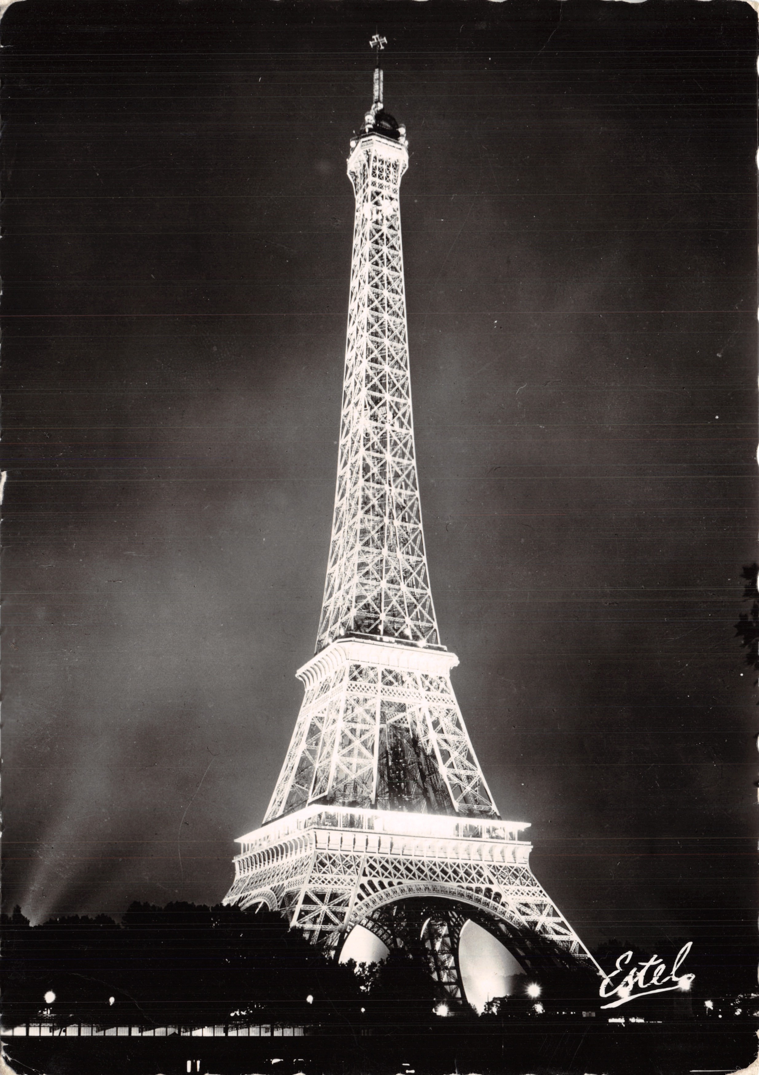 La Tour Eiffel illuminée — vue nocturne — Éditeur Estel, n°295