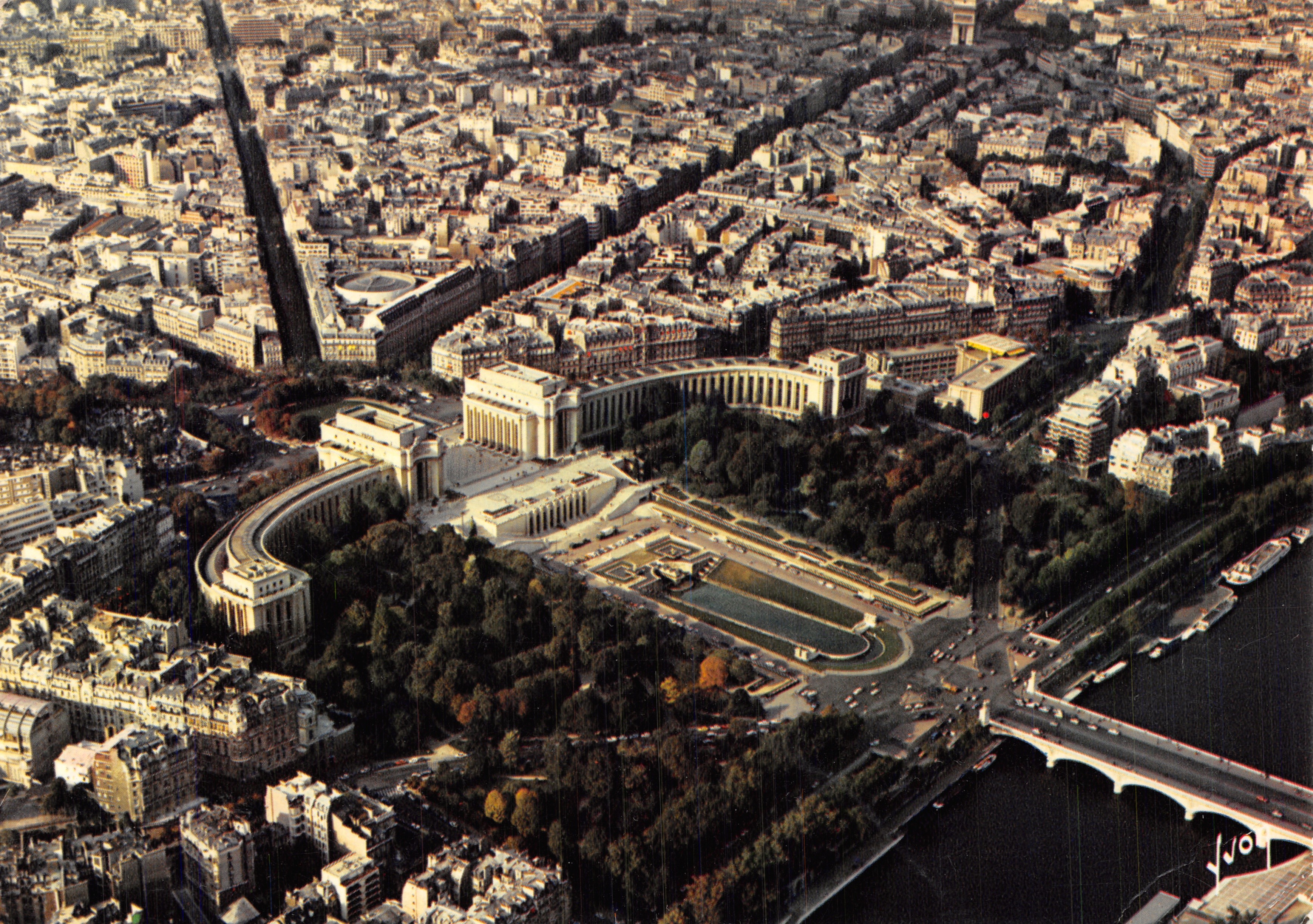 París — Palais de Chaillot y Jardins du Trocadéro — Impreso en la tarjeta por S.P.A.D.E.M. n°10/11430