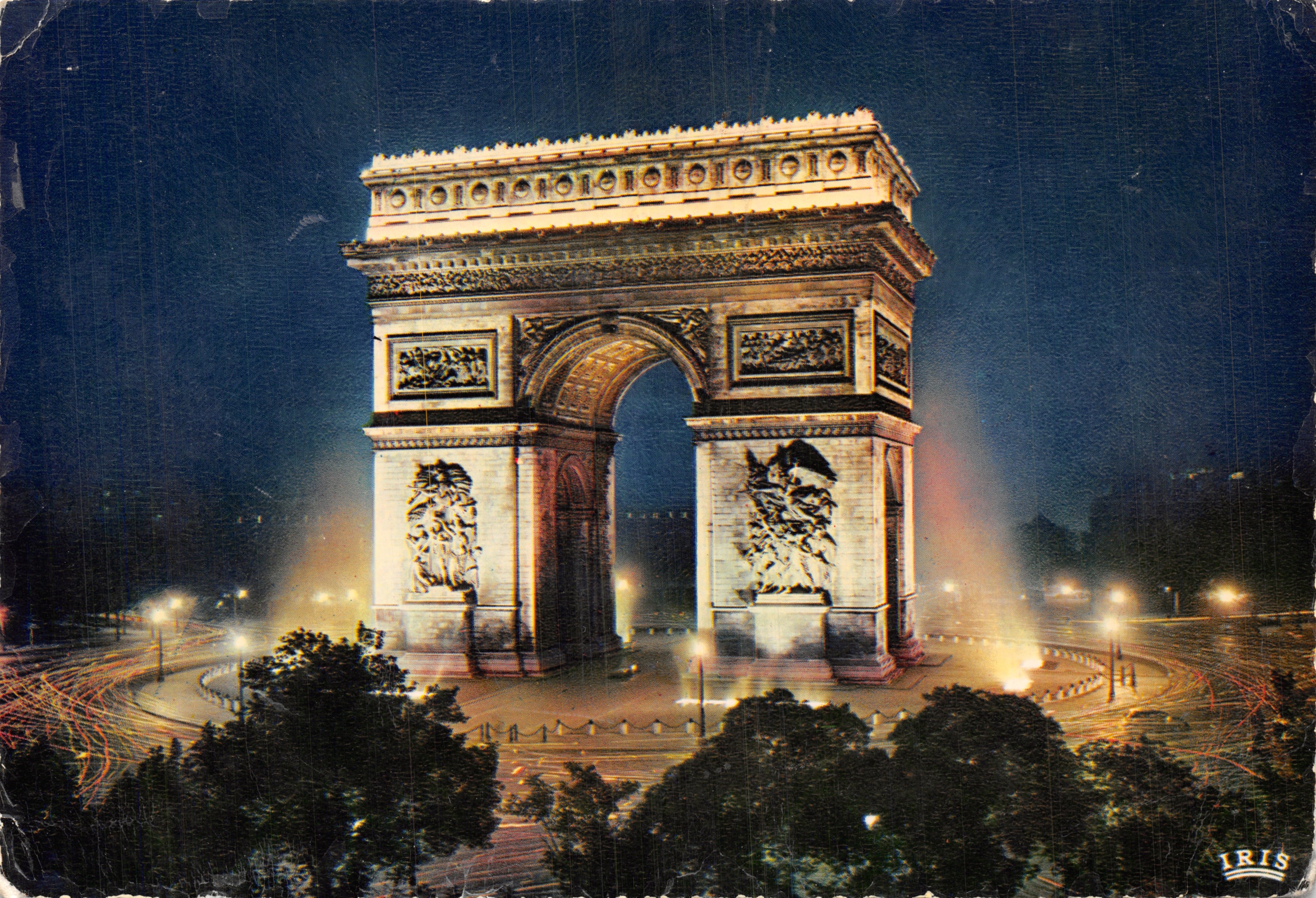 Arc de Triomphe — vue nocturne illuminée — éditeur IRIS