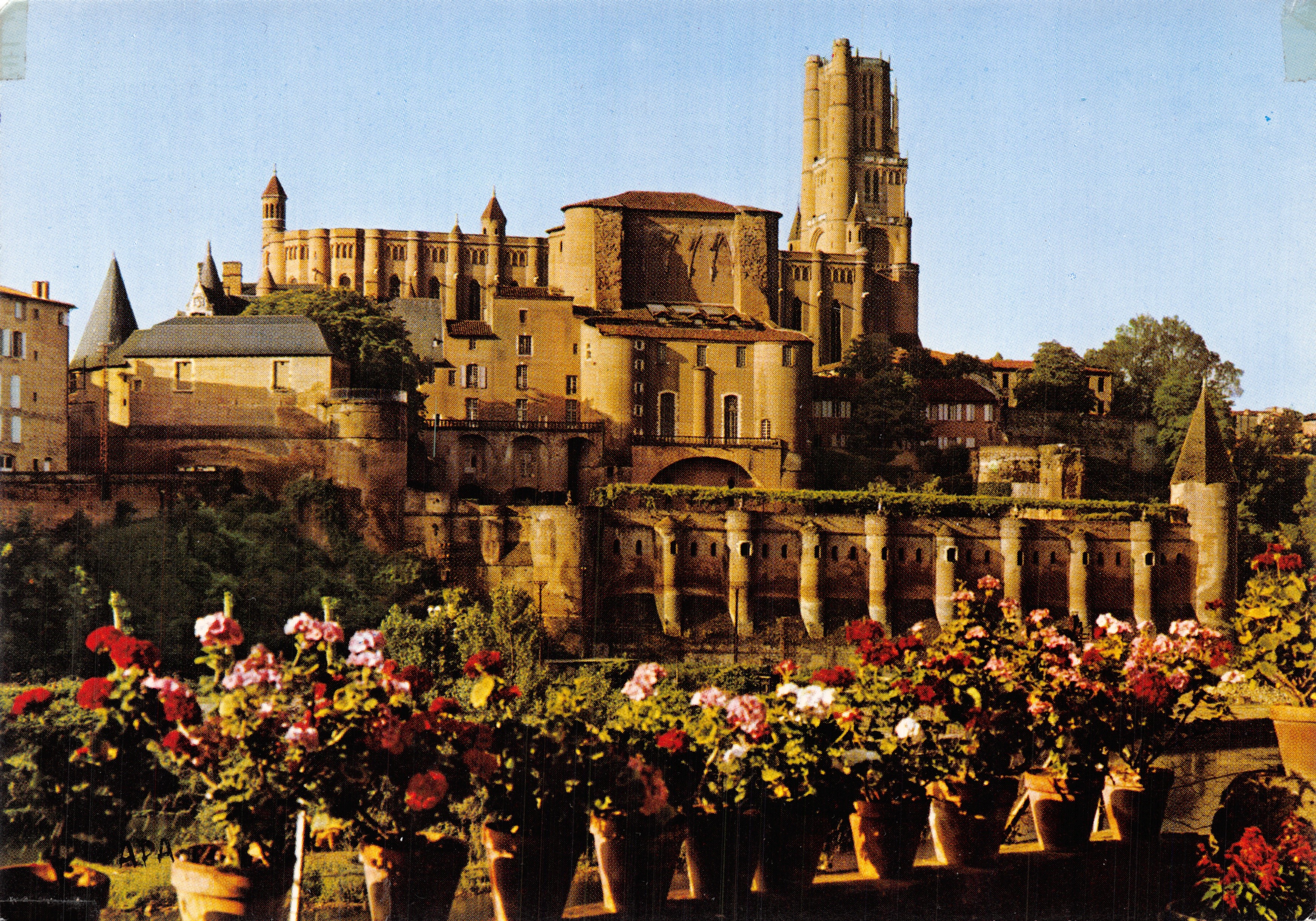 Albi — Lever du soleil sur l'Ancien Palais Archiépiscopal et la Basilique Sainte-Cécile (XIIIe s.) — Société des cartes Postales APA-POUX