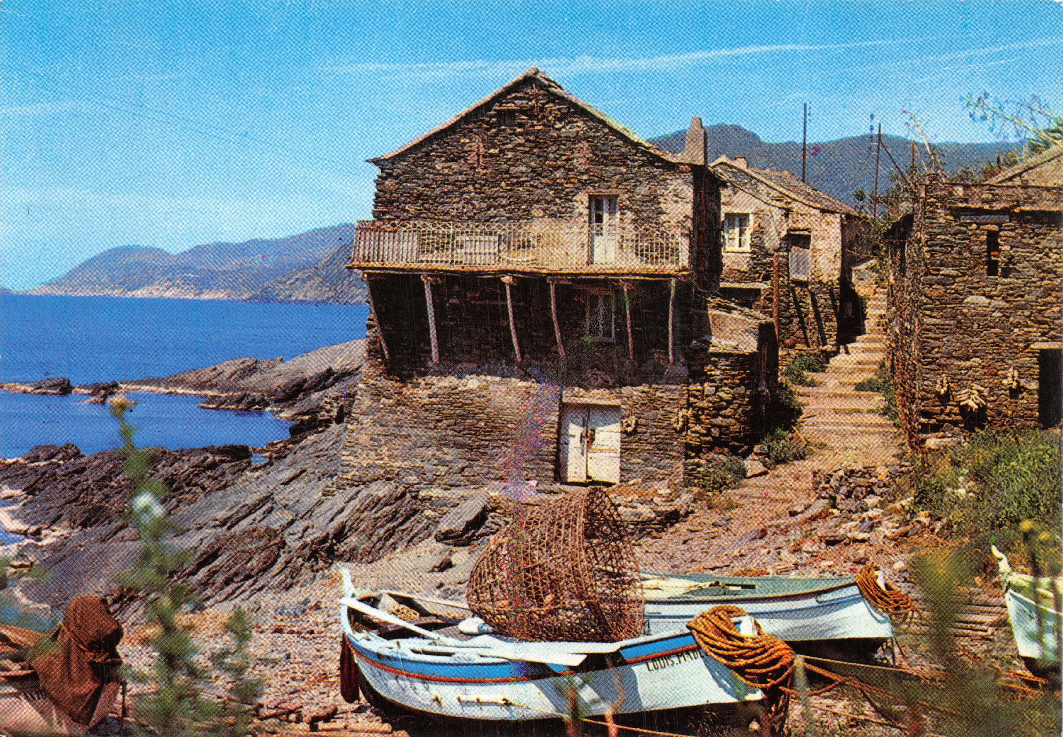 Scène de pêche à Scalo — maison en pierre sur falaise, bateau à l'avant — Éditions U. SEGNU n°469