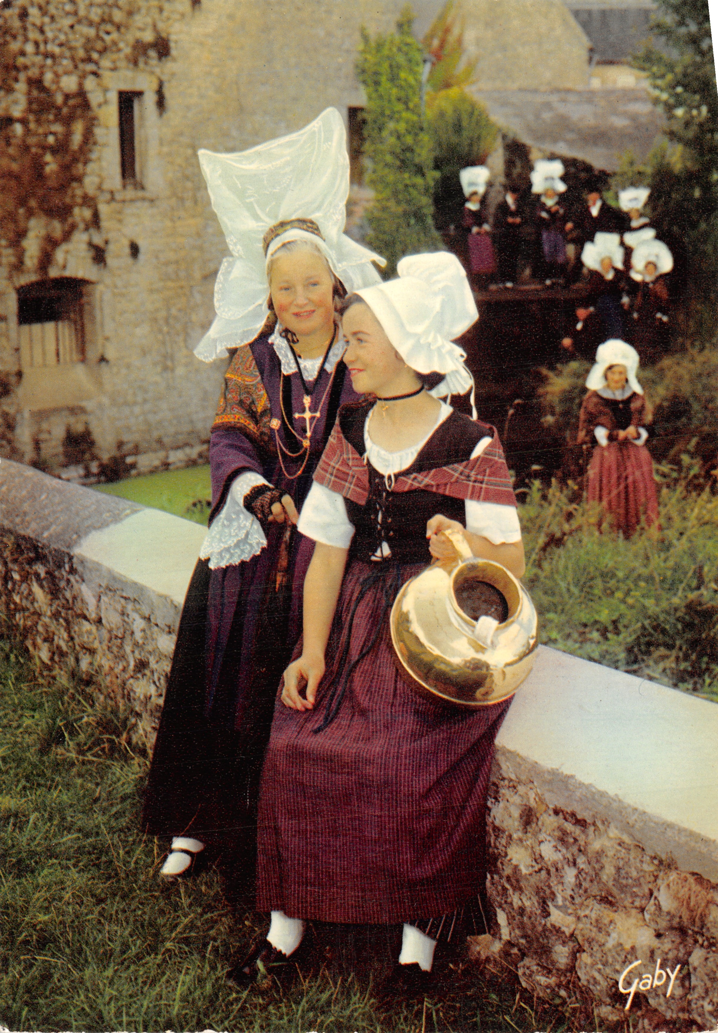 Folklore normand — scène de groupe folklorique à Valognes et Triolette — éditeur Gaby