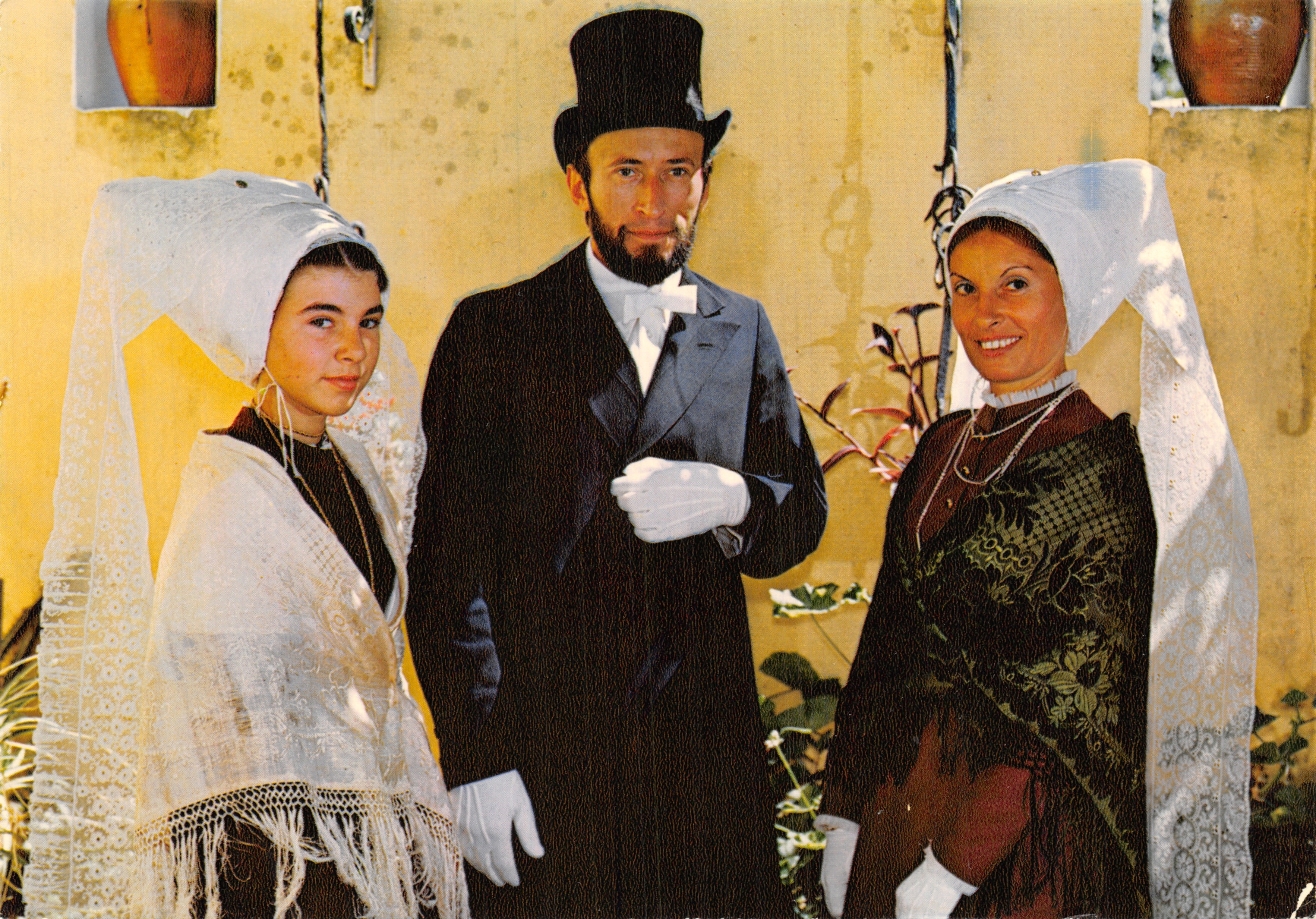 Comerciantes en trajes ceremoniales — Isla de Ré (Ch.-Mme - 17) — editor ARTAUD Sacerdotes, Carquefou-Nantes