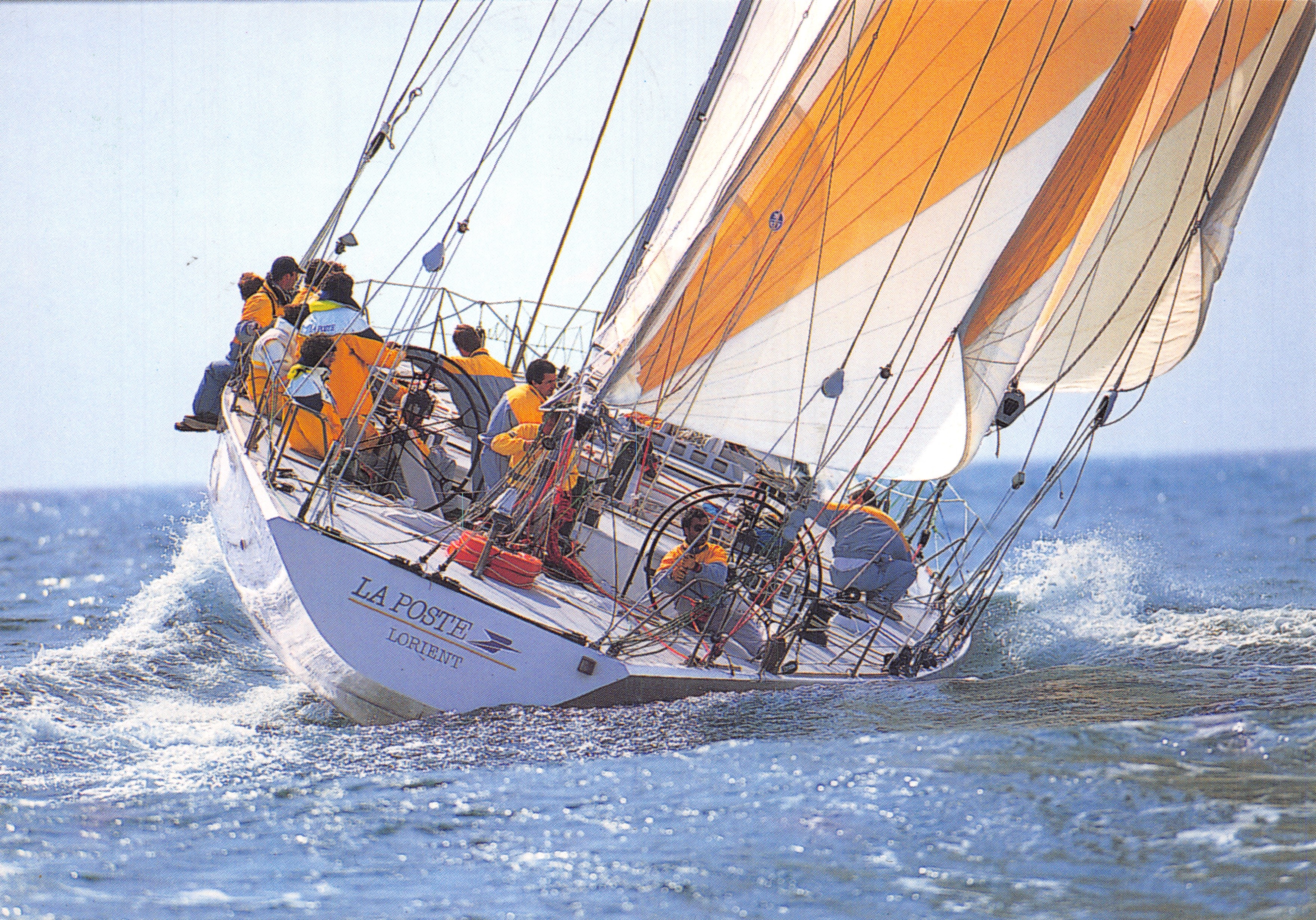 Il Maxi-Yacht « La Poste » — in piena gara di vela — editore La Poste / Direction de la Communication