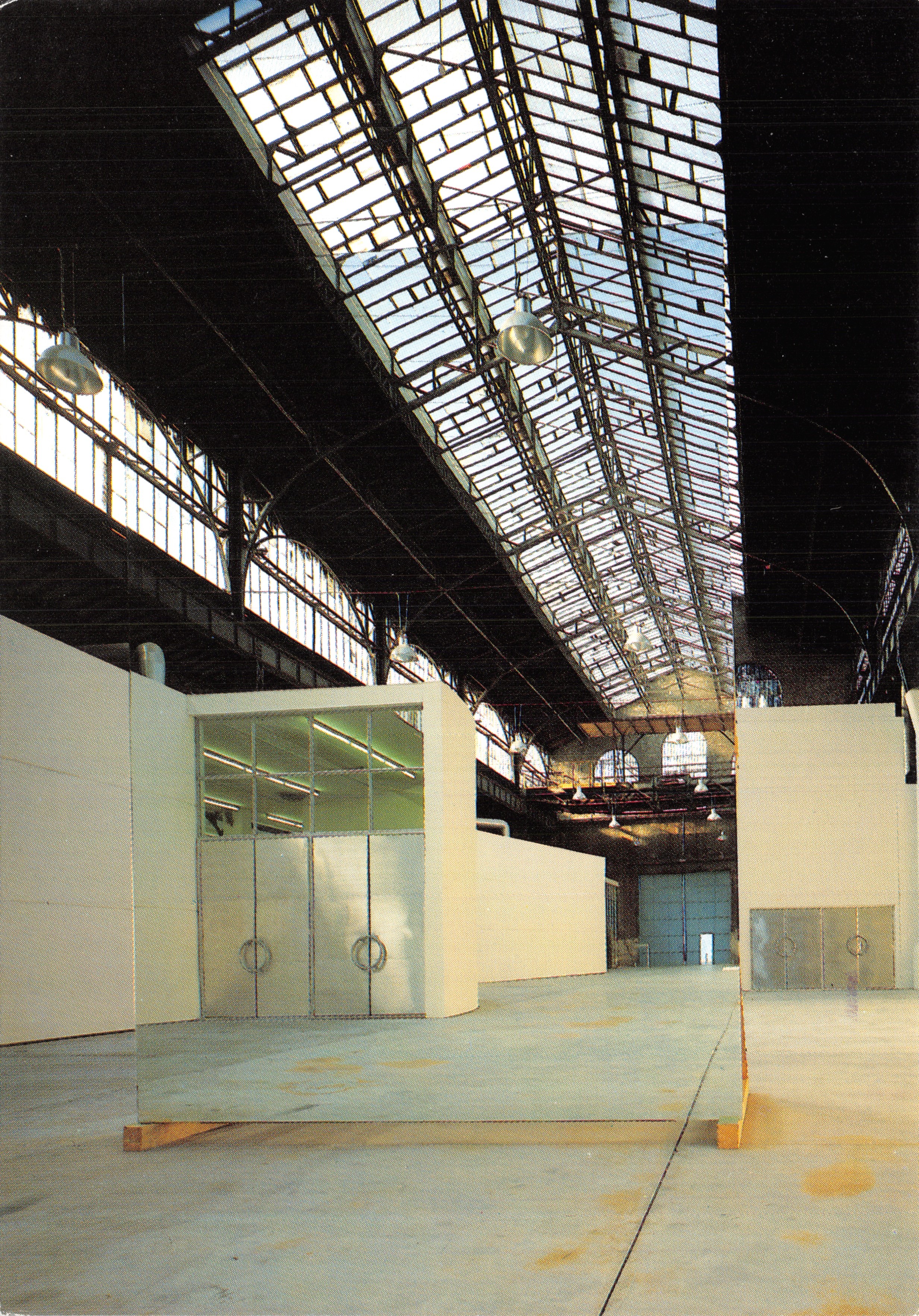 Interior del establecimiento — exposición "El tiempo del espejo" — Centro Nacional de Arte Contemporáneo de Grenoble