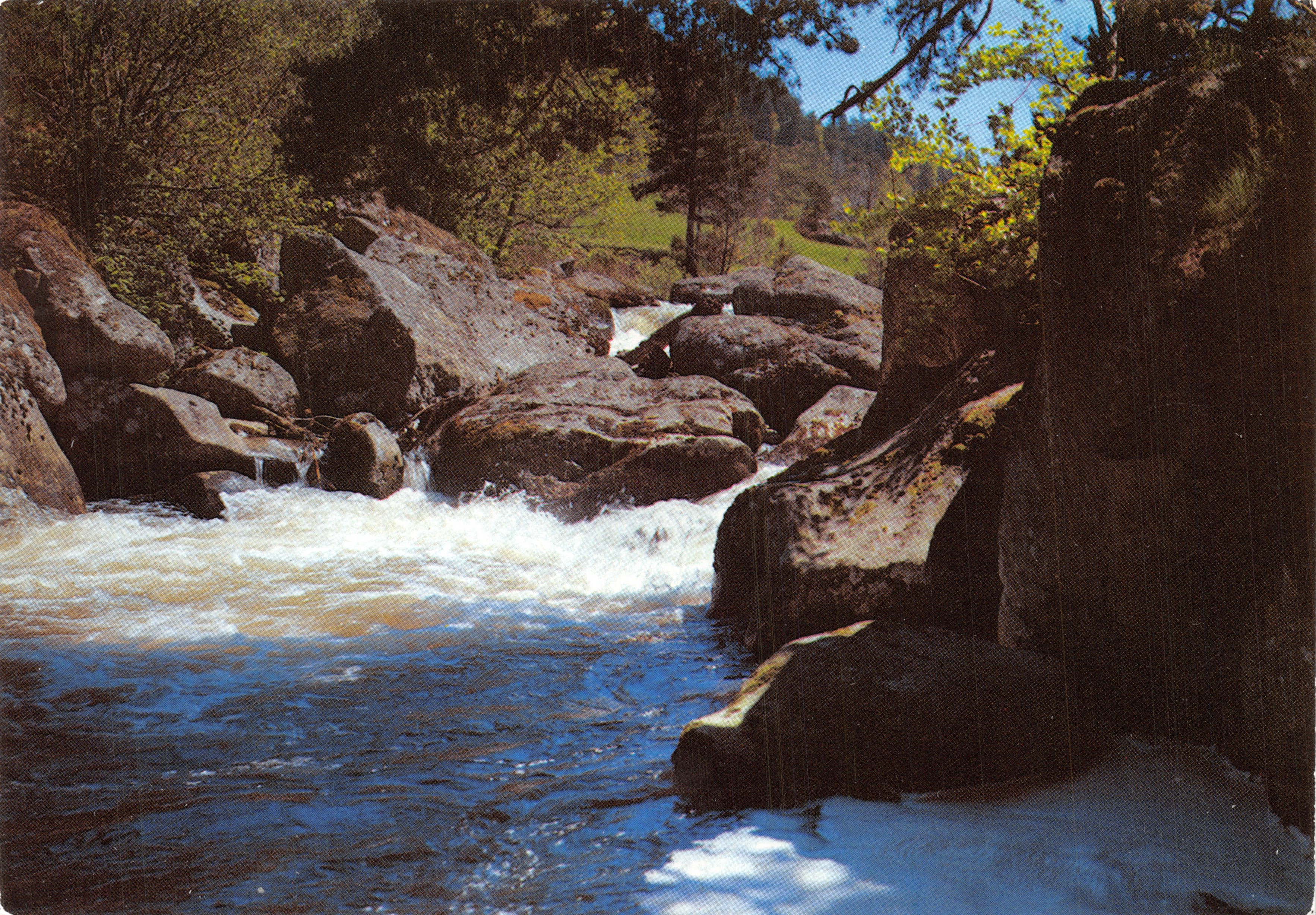 L'Ance entre Monistrol d'Allier et Saint-Préjet — vue de la rivière parmi des rochers — éditeur Pierre ARTAUD & Cie, St-Herblain