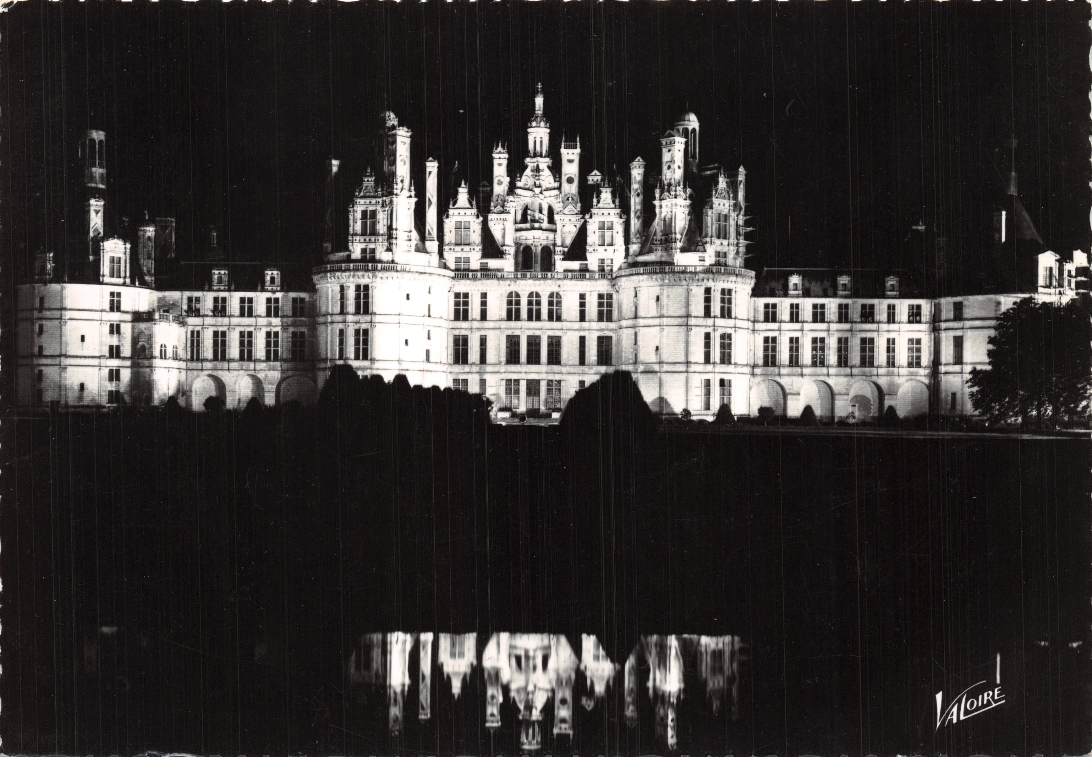 Chambord — façade nord-ouest illuminée — Éditions Valoire, n° 1.846