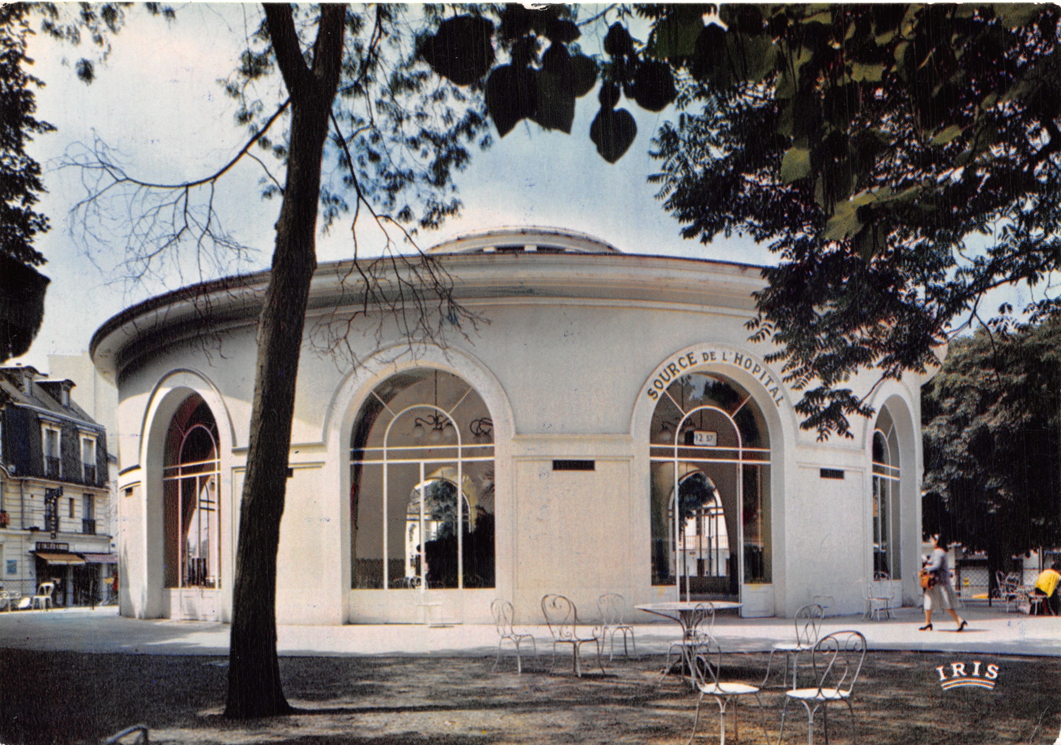 Source de l'Hôpital — bâtiment rond avec arcades — éditeur IRIS