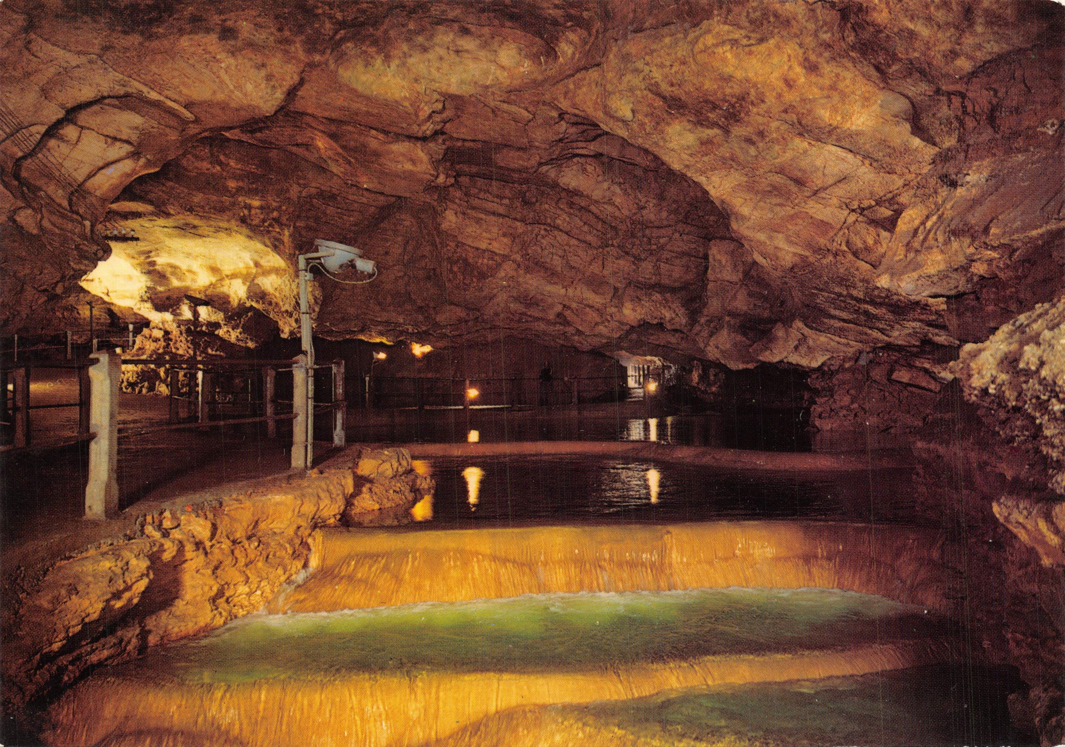 Gouffre de Padirac — vue intérieure avec cascade et passerelle — Éditions C. Taillefer