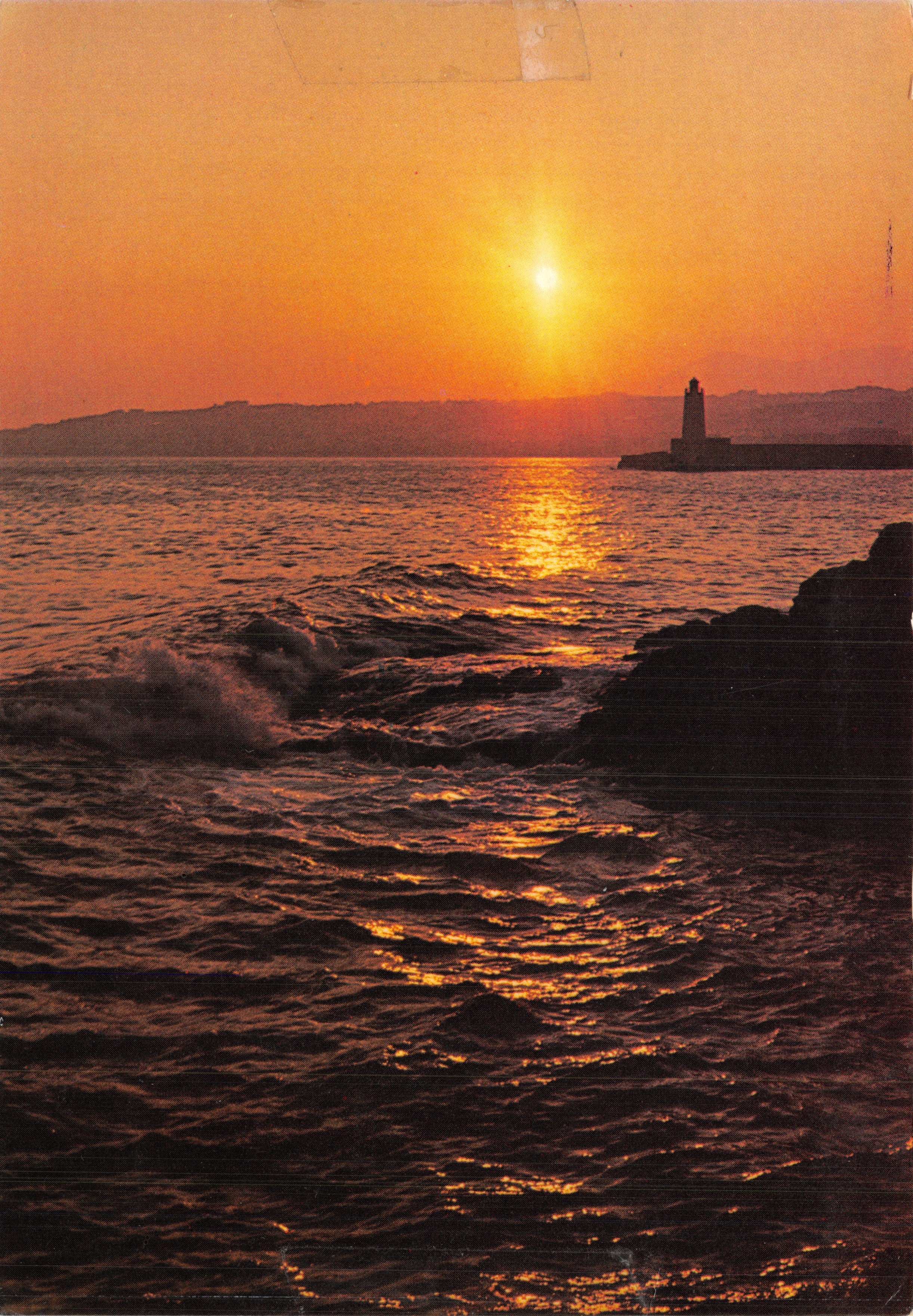 Coucher de soleil sur la Méditerranée — phare au loin — Édition de la Banquière