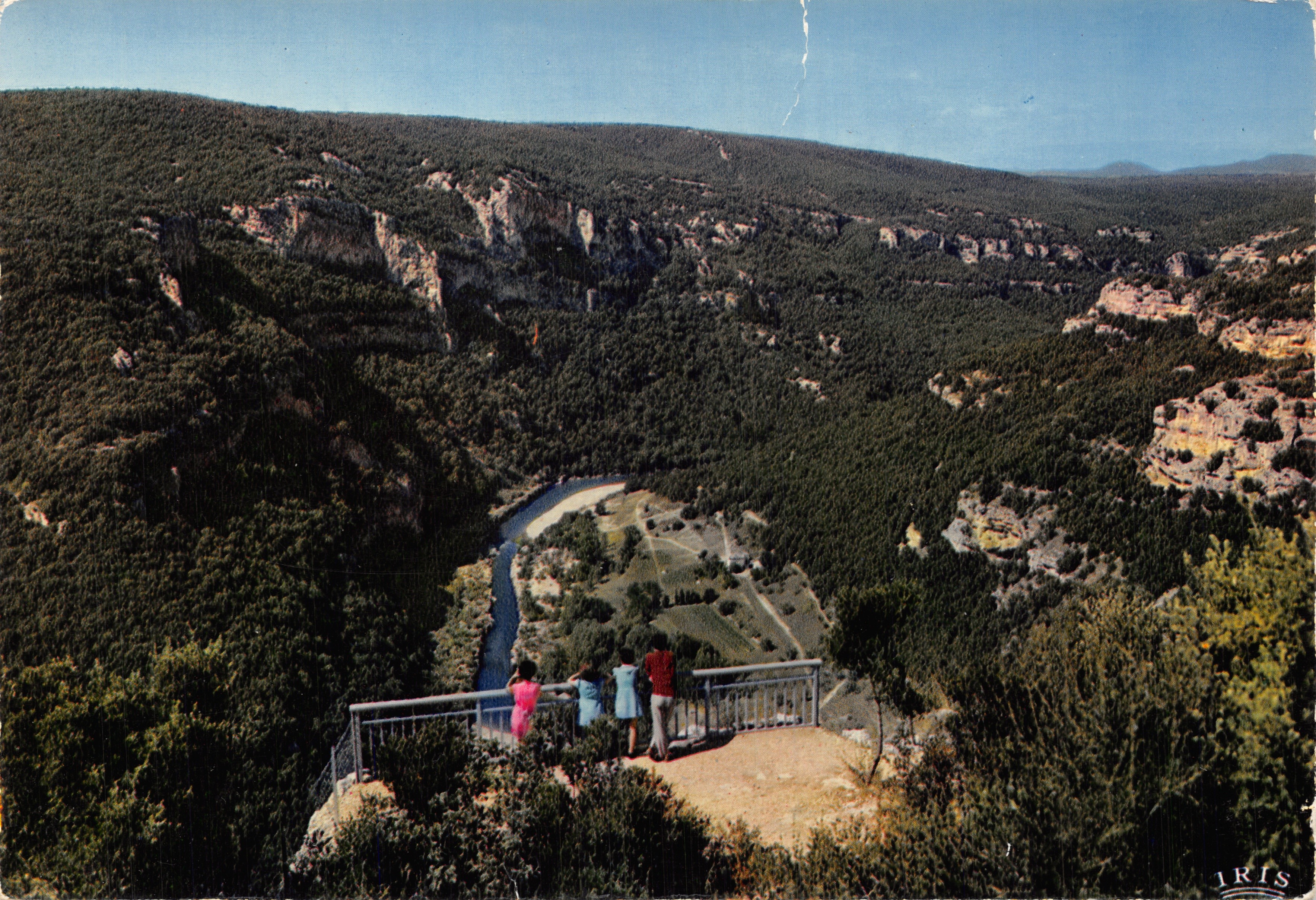 Gole dell'Ardèche — vista panoramica da un balcone — Editore IRIS