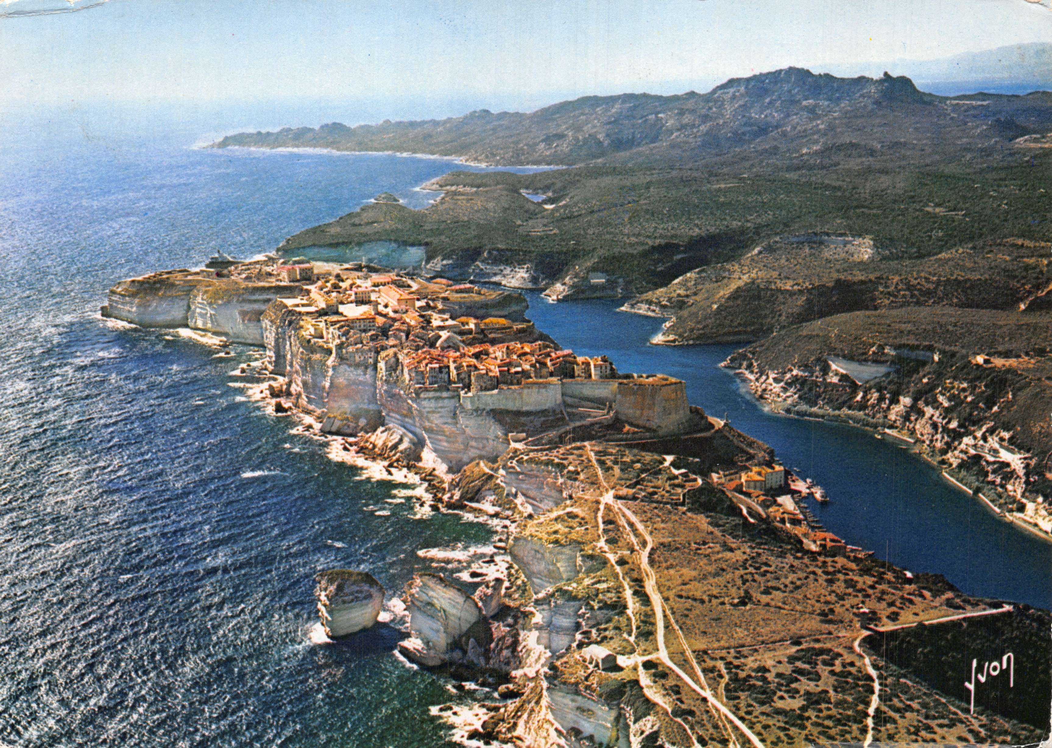Bonifacio — ville fortifiée sur falaises à l'extrême sud de la Corse — Éditions Jean-Jaurès