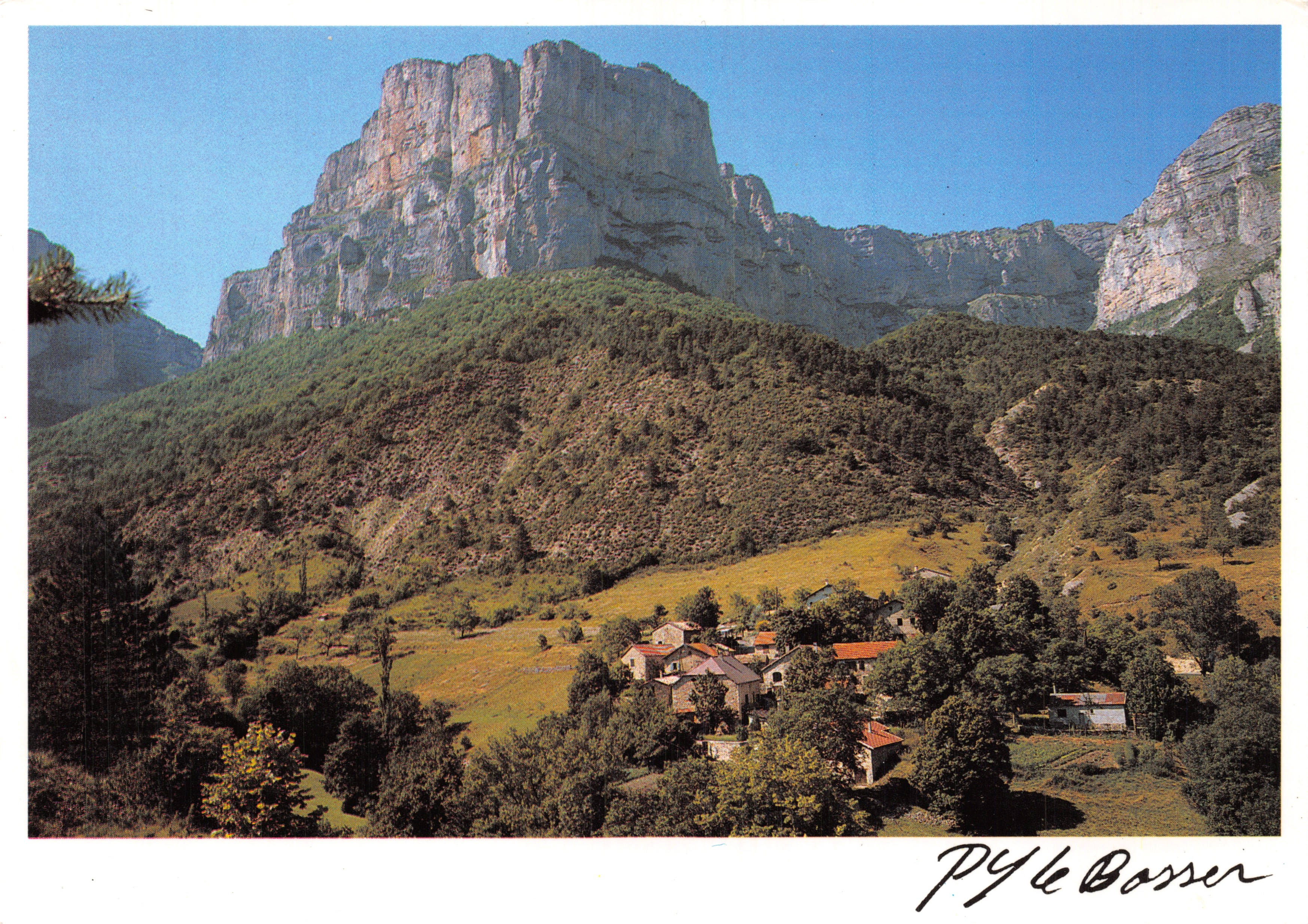 Pyle Bossèr — vue panoramique du village et du massif rocheux — Photo LE BOSSER