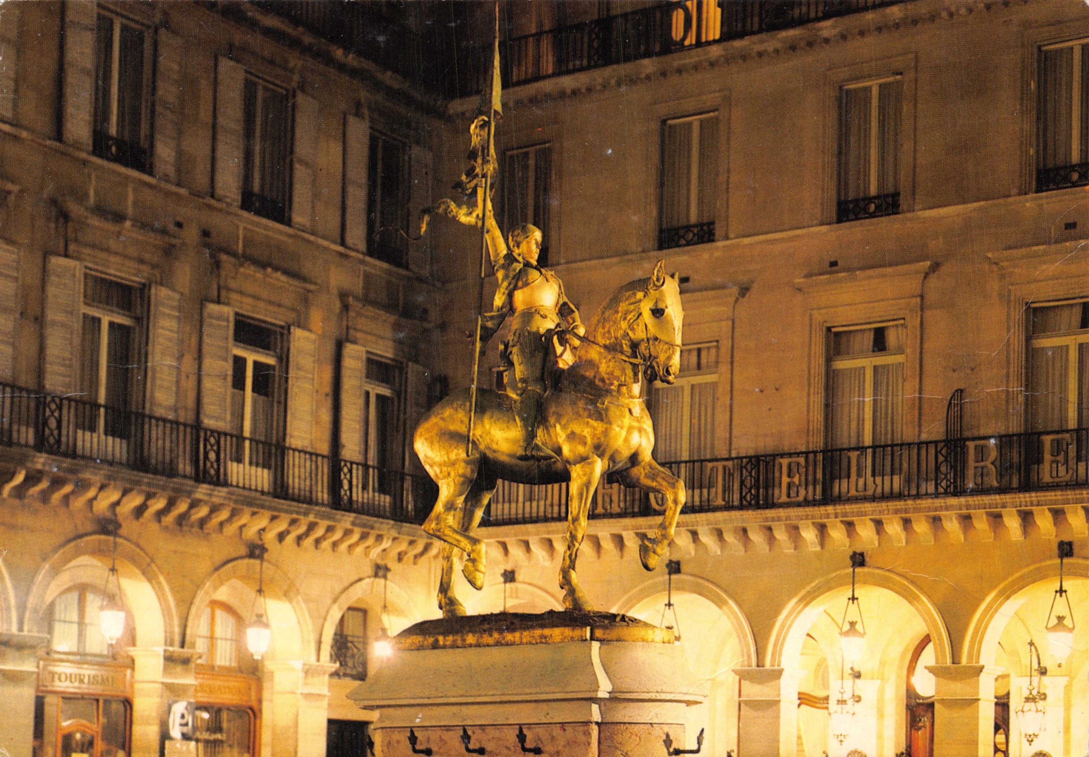 Place des Pyramides — Statue équestre de Jeanne d'Arc — O.V.E.T.