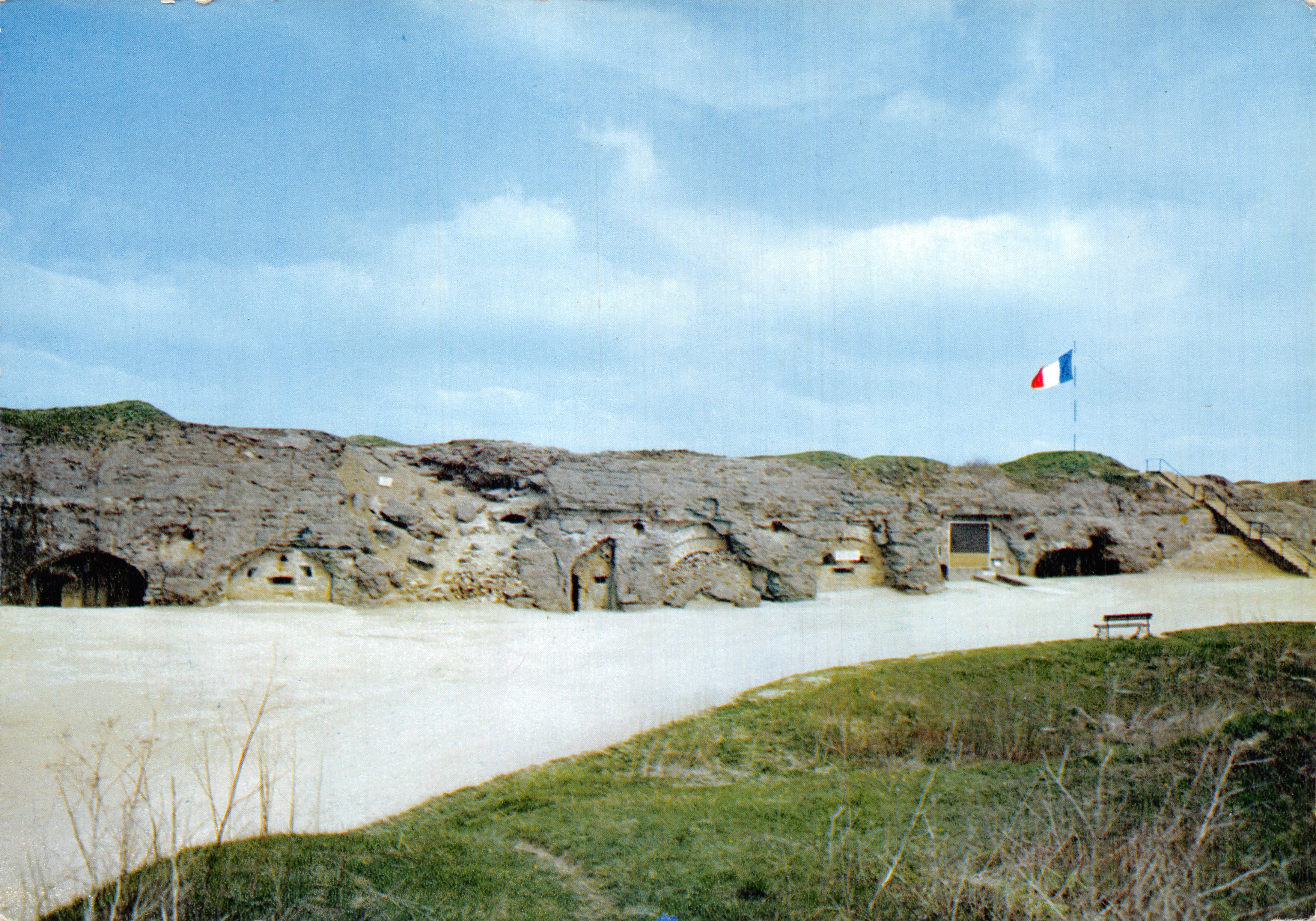 Fort de Douaumont — fortifications creusées dans la colline — Éditions du Fort de Douaumont n°1