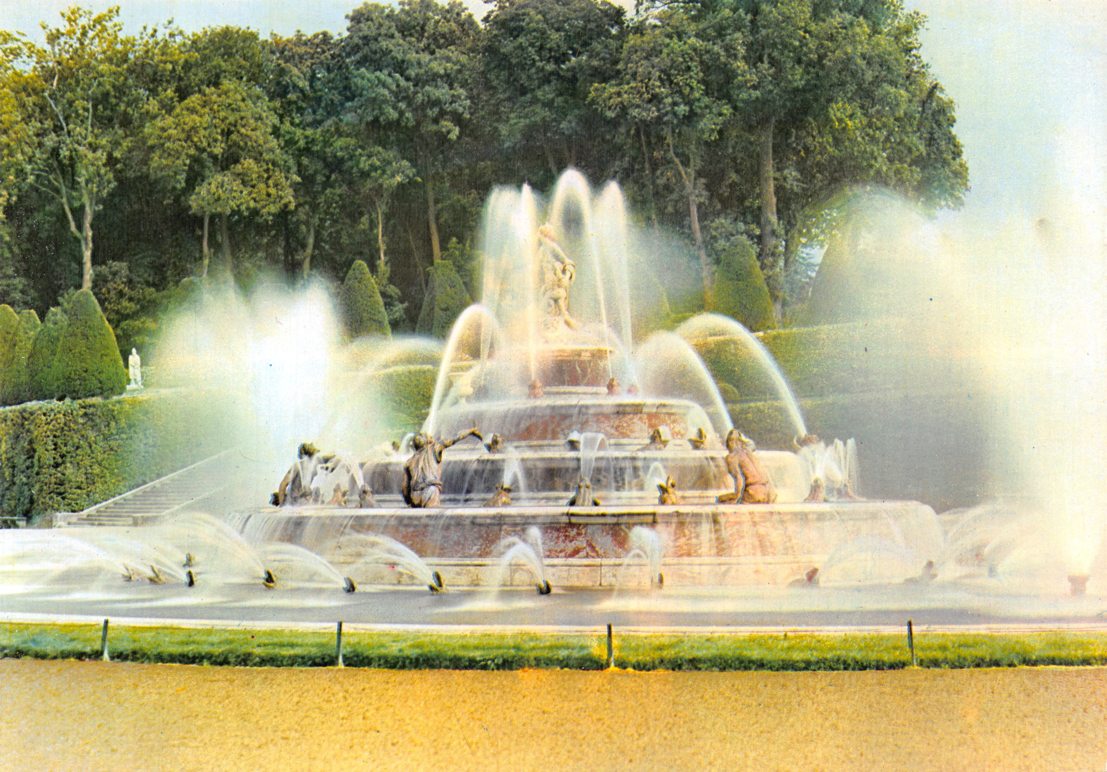 Castello di Versailles — Bassin de Latone con scalini in marmo — Éditions EPIC, Paris