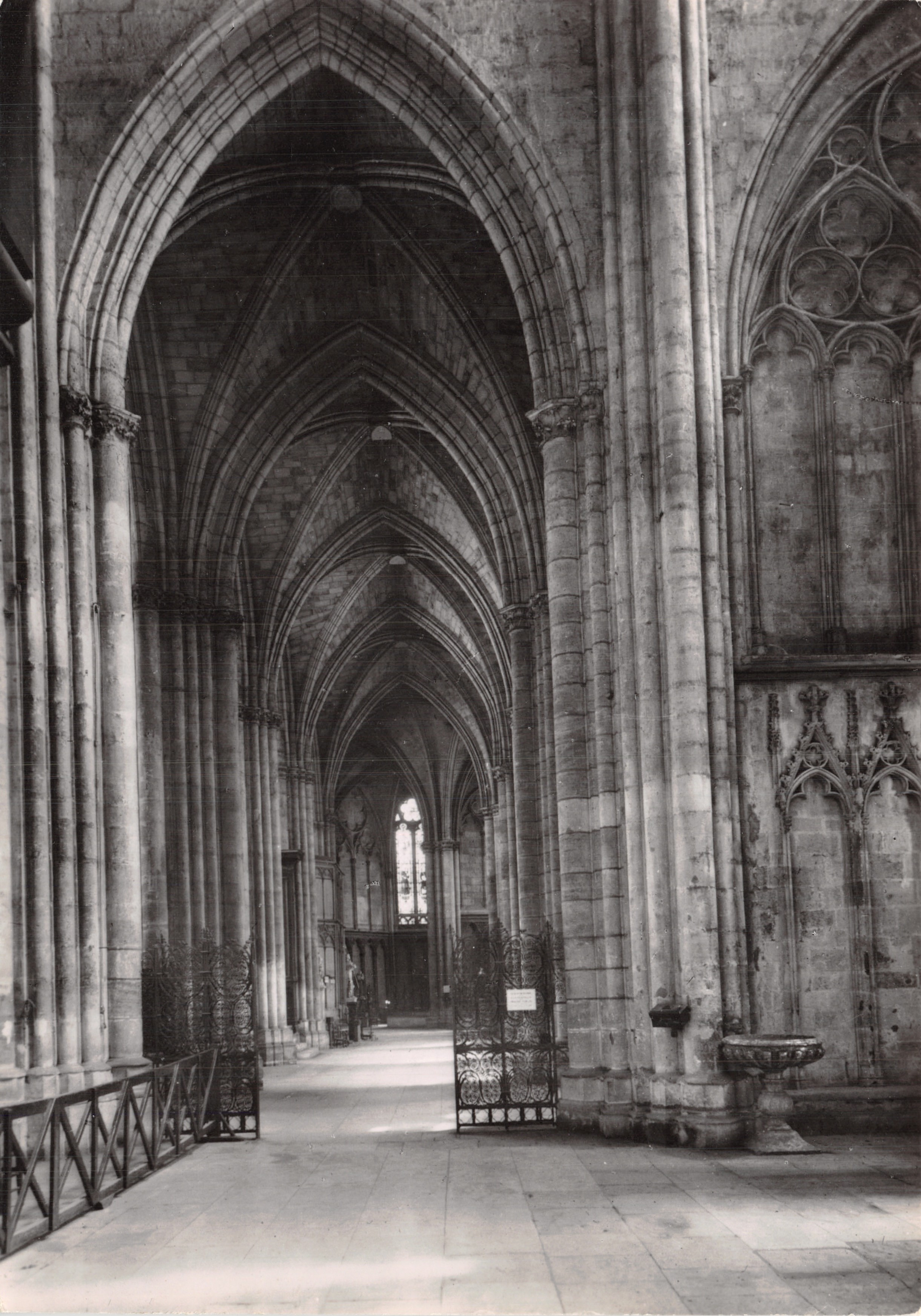 Bordeaux (Gironde) — Cathédrale Saint-André, le déambulatoire (XIIe-XVIe s.) — Service Commercial Historiques Grand Palais - Paris
