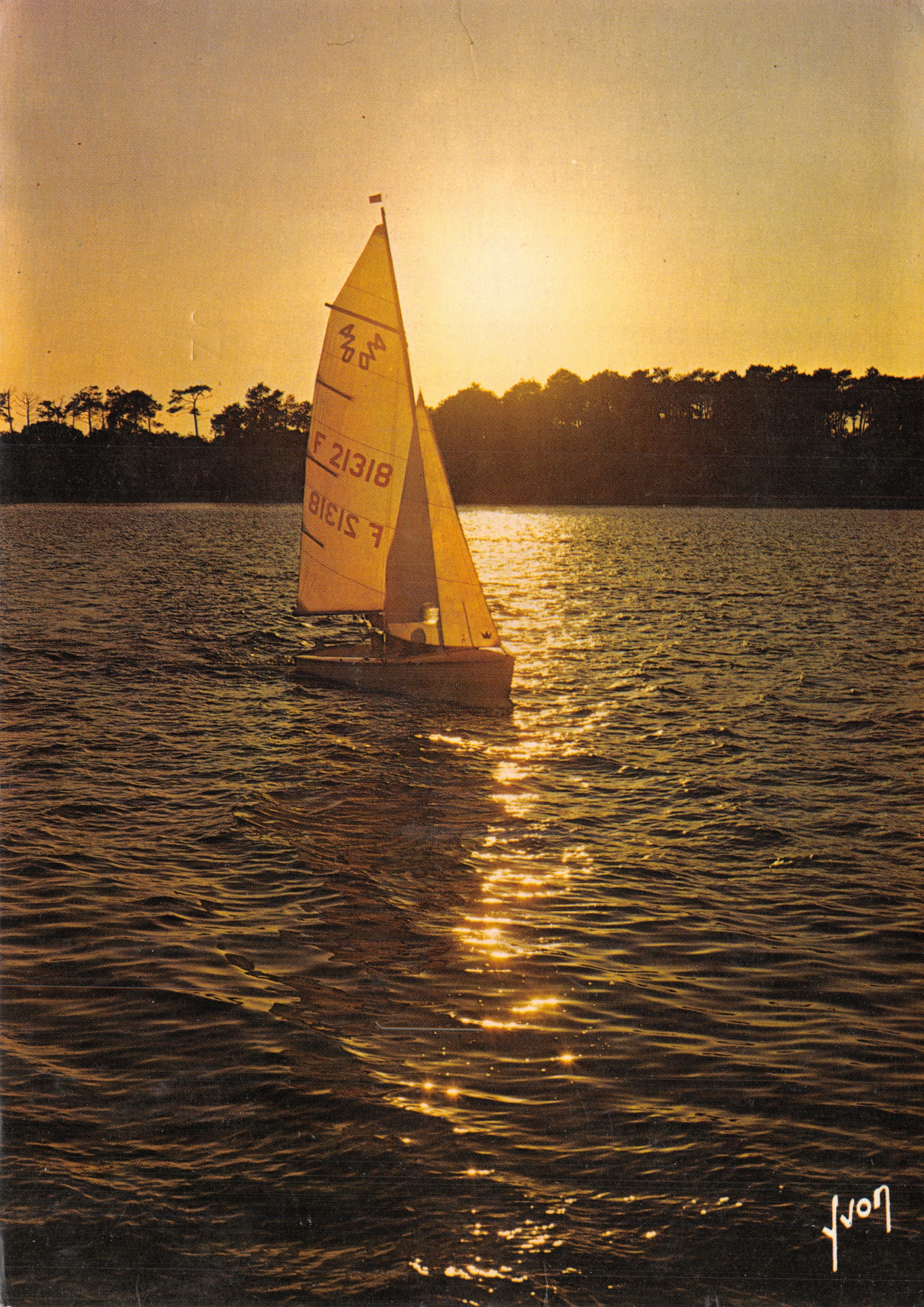 Amanecer sobre el lago — velero al atardecer — Ediciones de arte Yvon