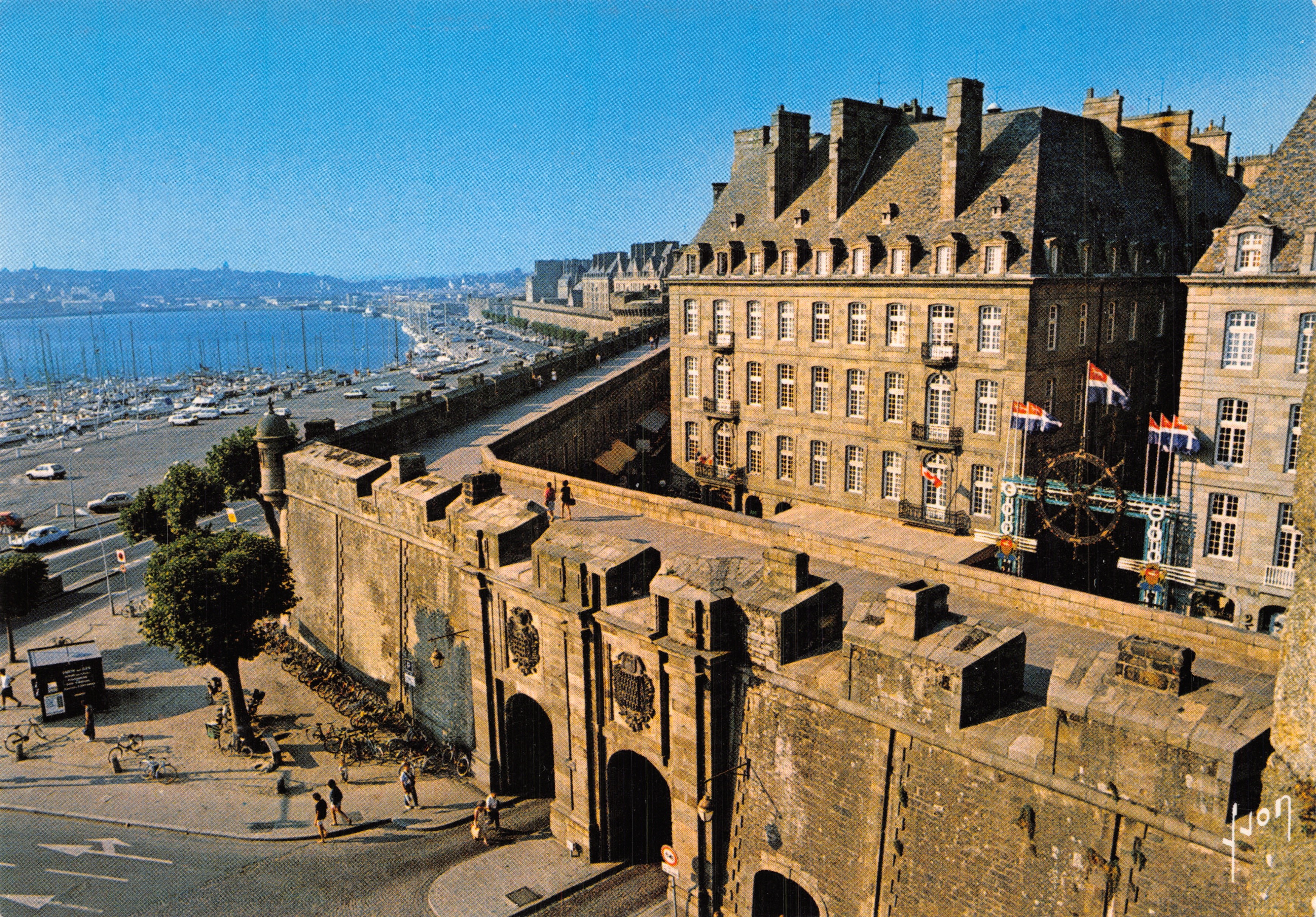 Puerta Saint-Vincent — Vista del puerto de La Rochelle — Editor FJON