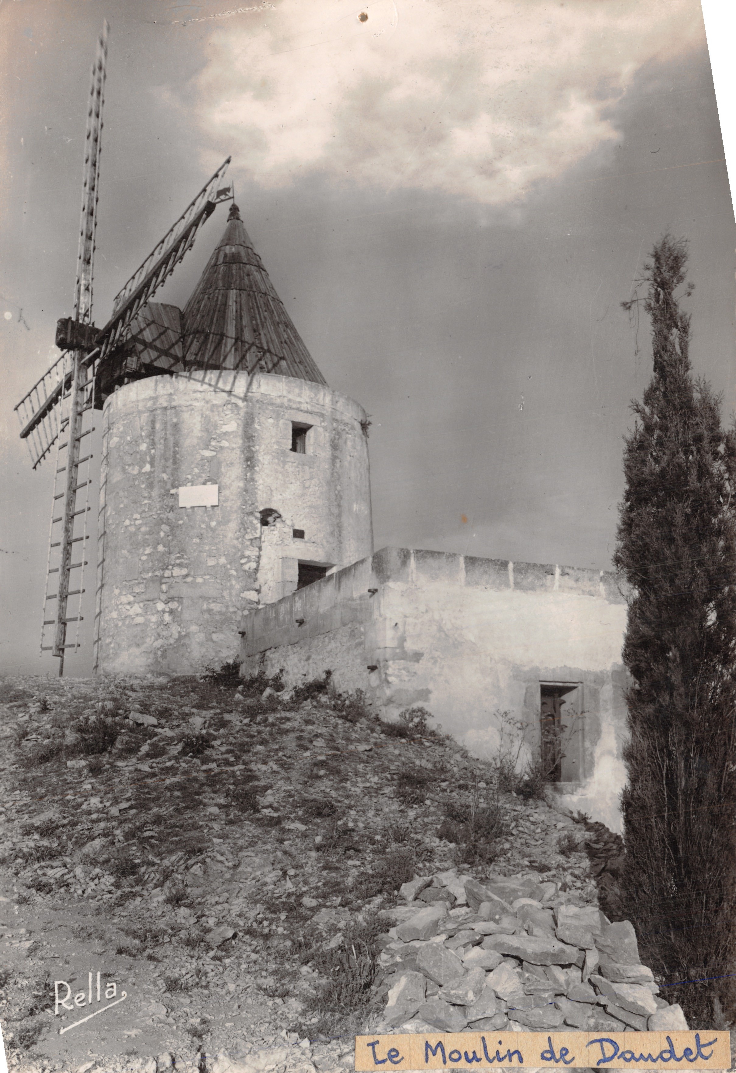El Molino de Daudet — molino de piedra en una colina — Editions BELLA, n.º 554