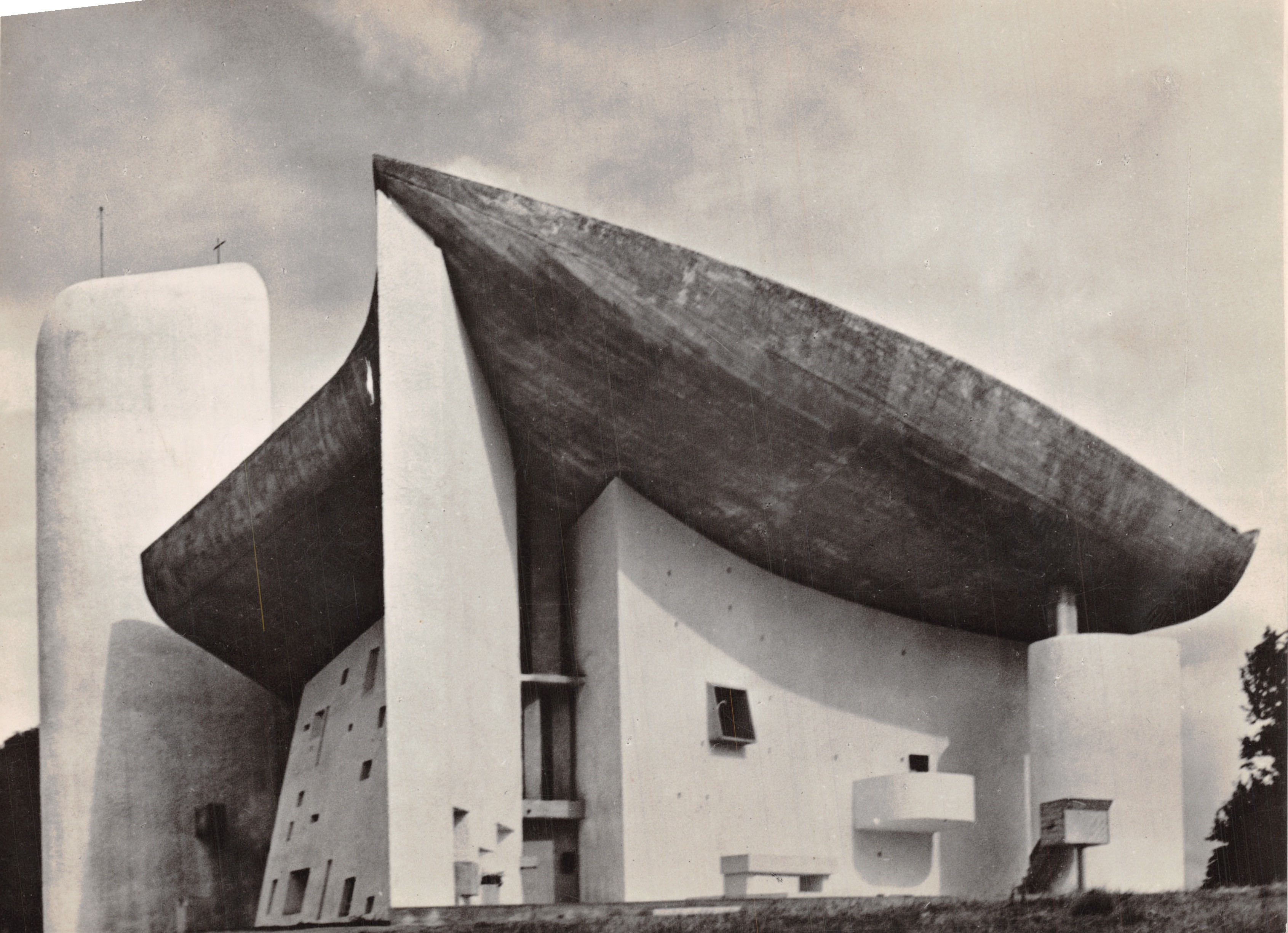 Capilla de Notre-Dame du Haut — Ronchamp — Arquitecto: Le Corbusier