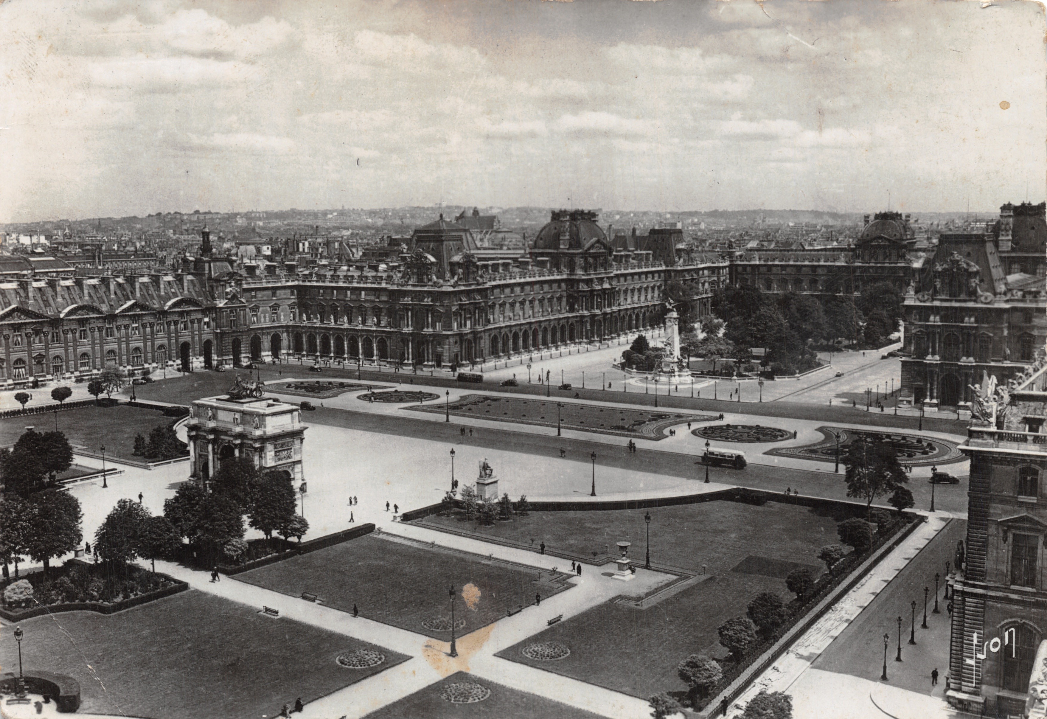 Platz des Carrousel — Ansicht des Louvre — Éditions d'Art Françaises