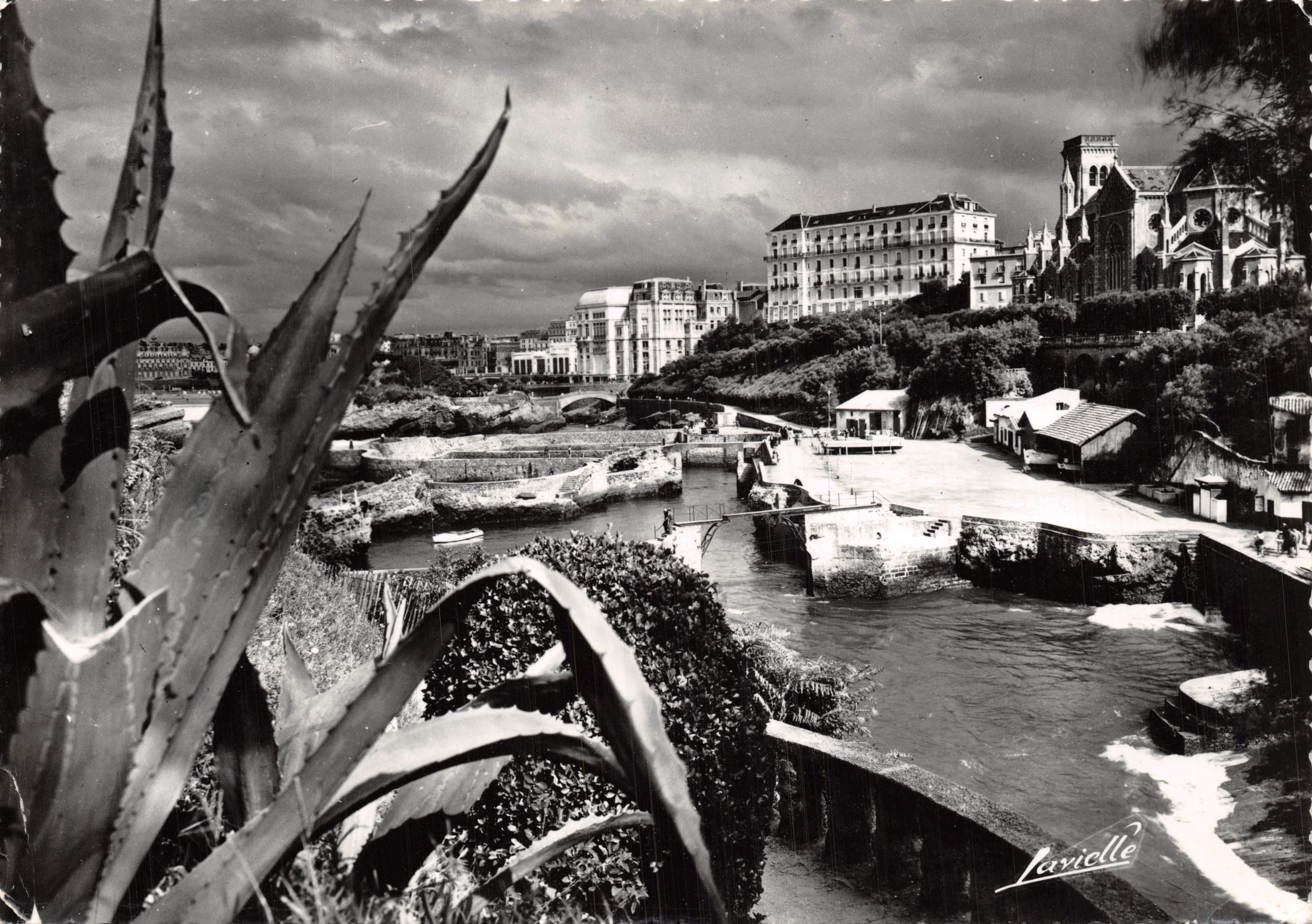 El puerto de los pescadores — Biarritz — editor Lavielle, n.º G. 1043