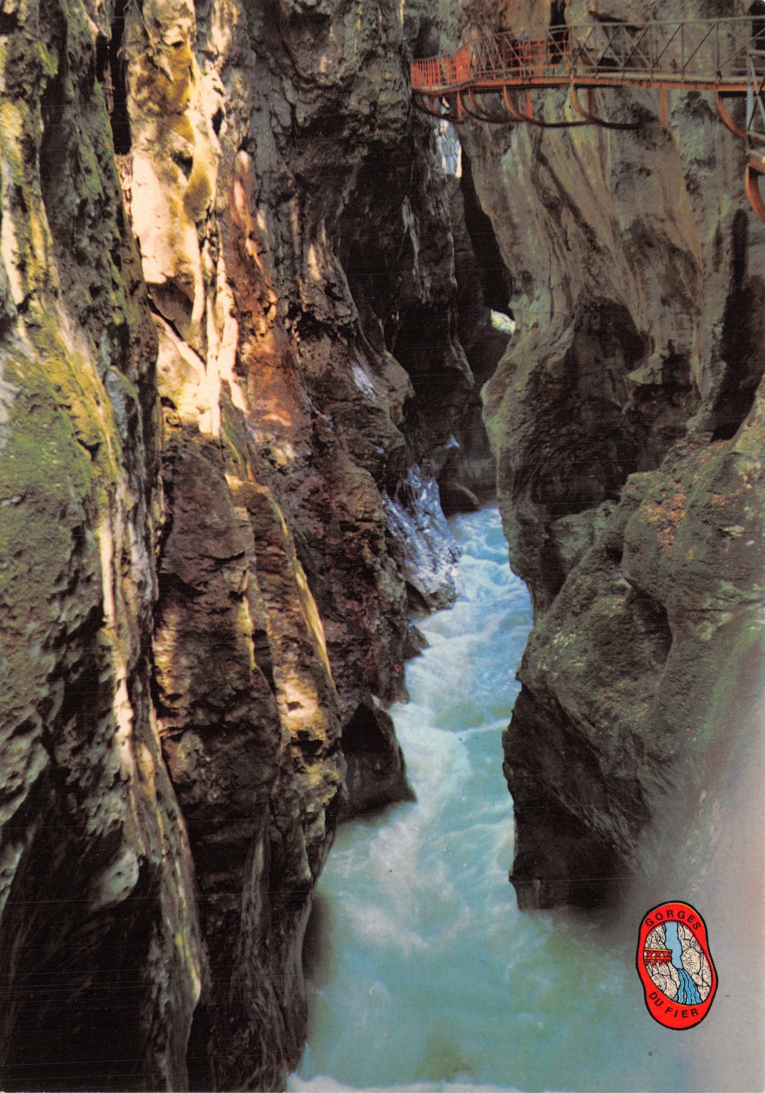 Gorges du Fier — vue sous une cascade — éditeur Gorges du Fier