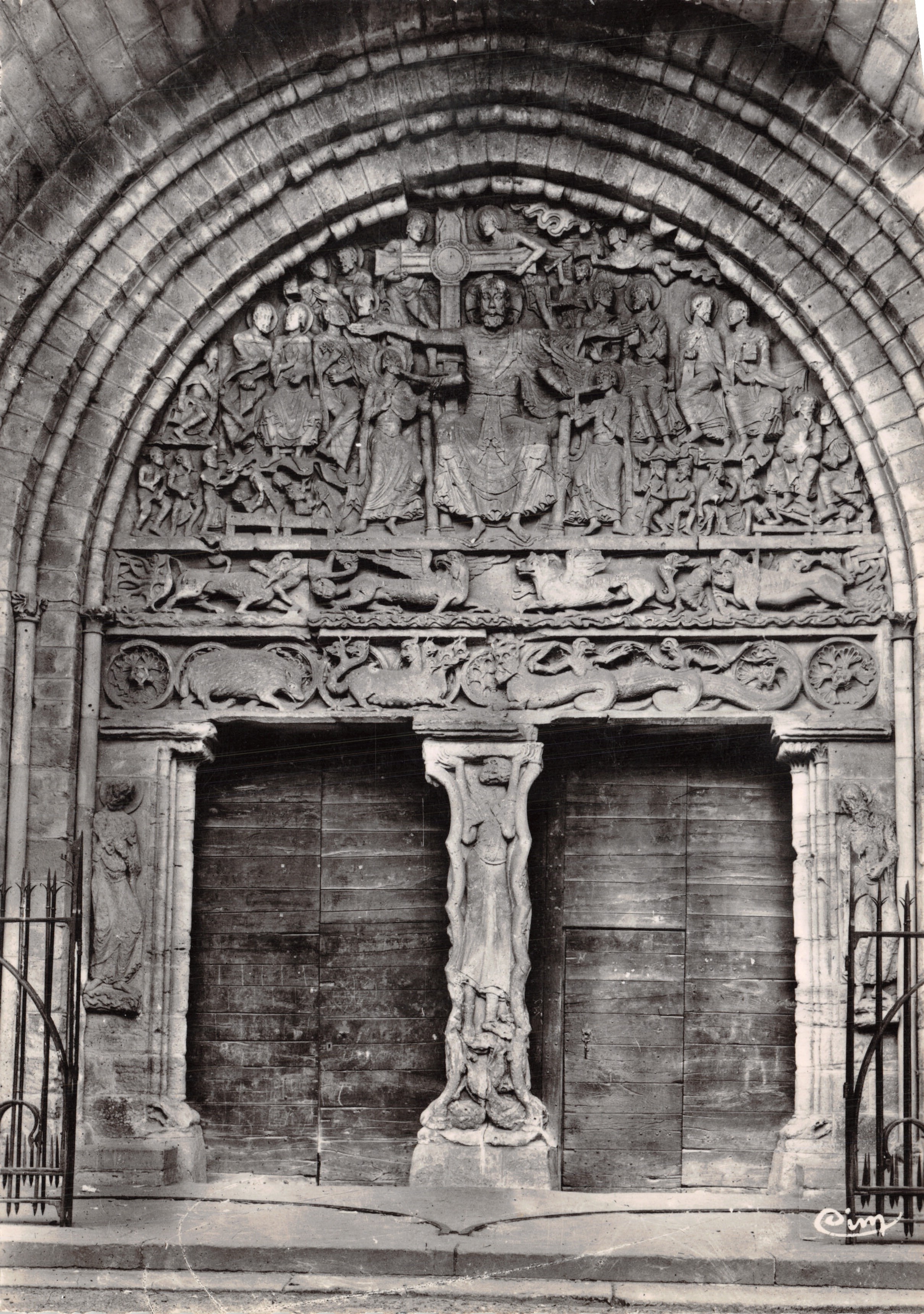 Beaulieu-sur-Dordogne — Vista del portal de la iglesia (siglo XI) — Editor: COMIÈRE IMP. MACON