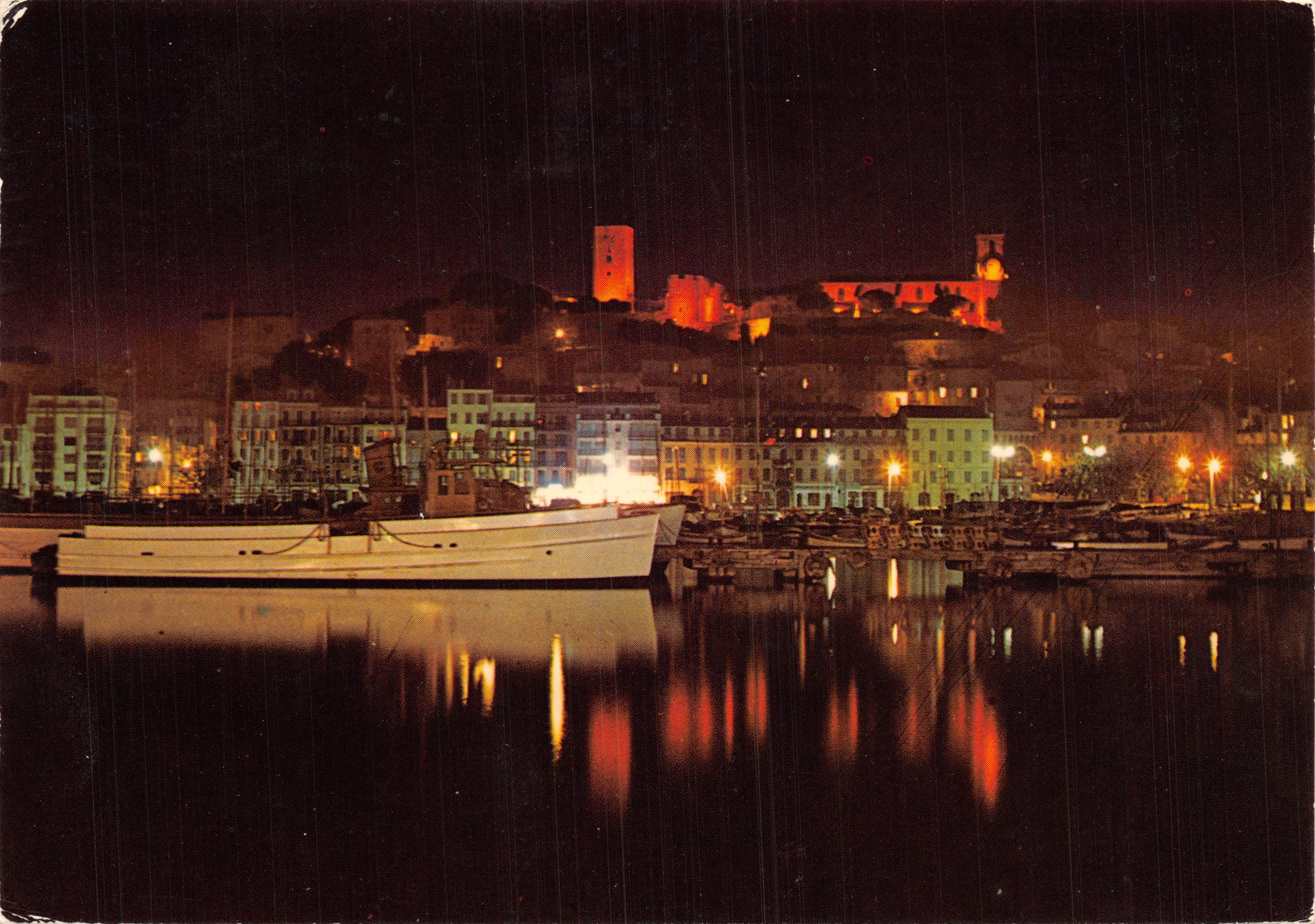 Cannes (06), la nuit — Le Quai Saint-Pierre et le Suquet — Éditions d'Art Montluët