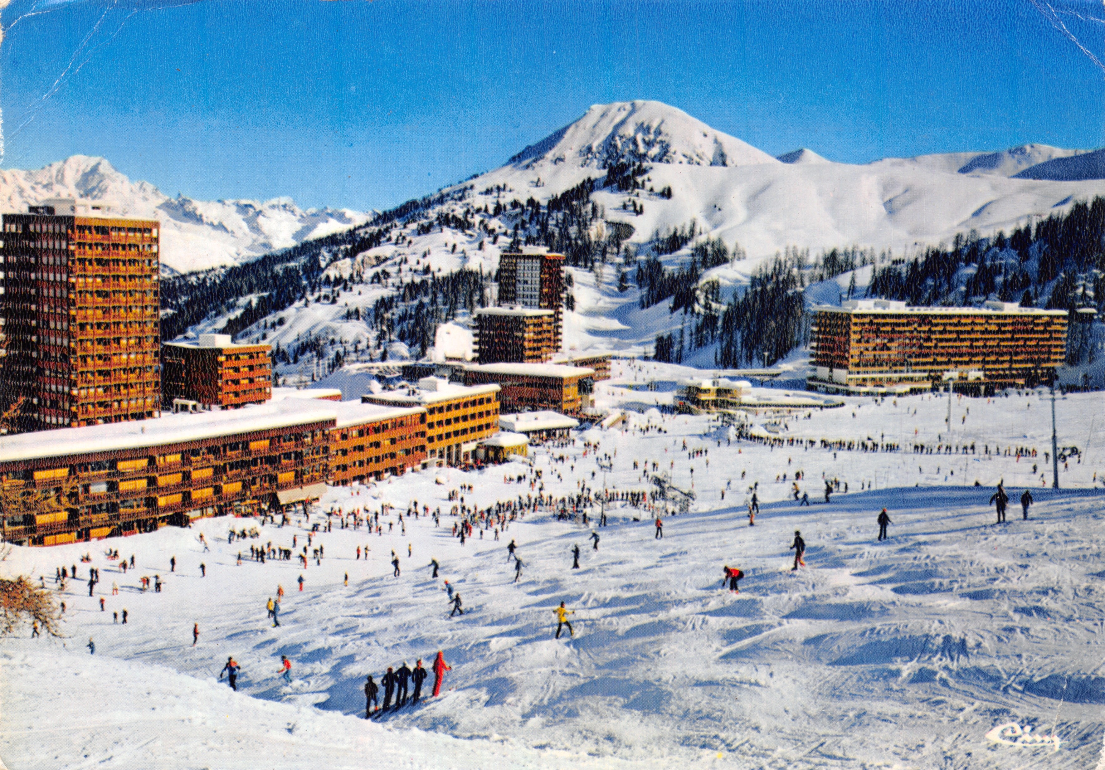 La Plagne (Savoie) — vue générale avec le Mont-Blanc en arrière-plan — éditeur Combier Imprimeur