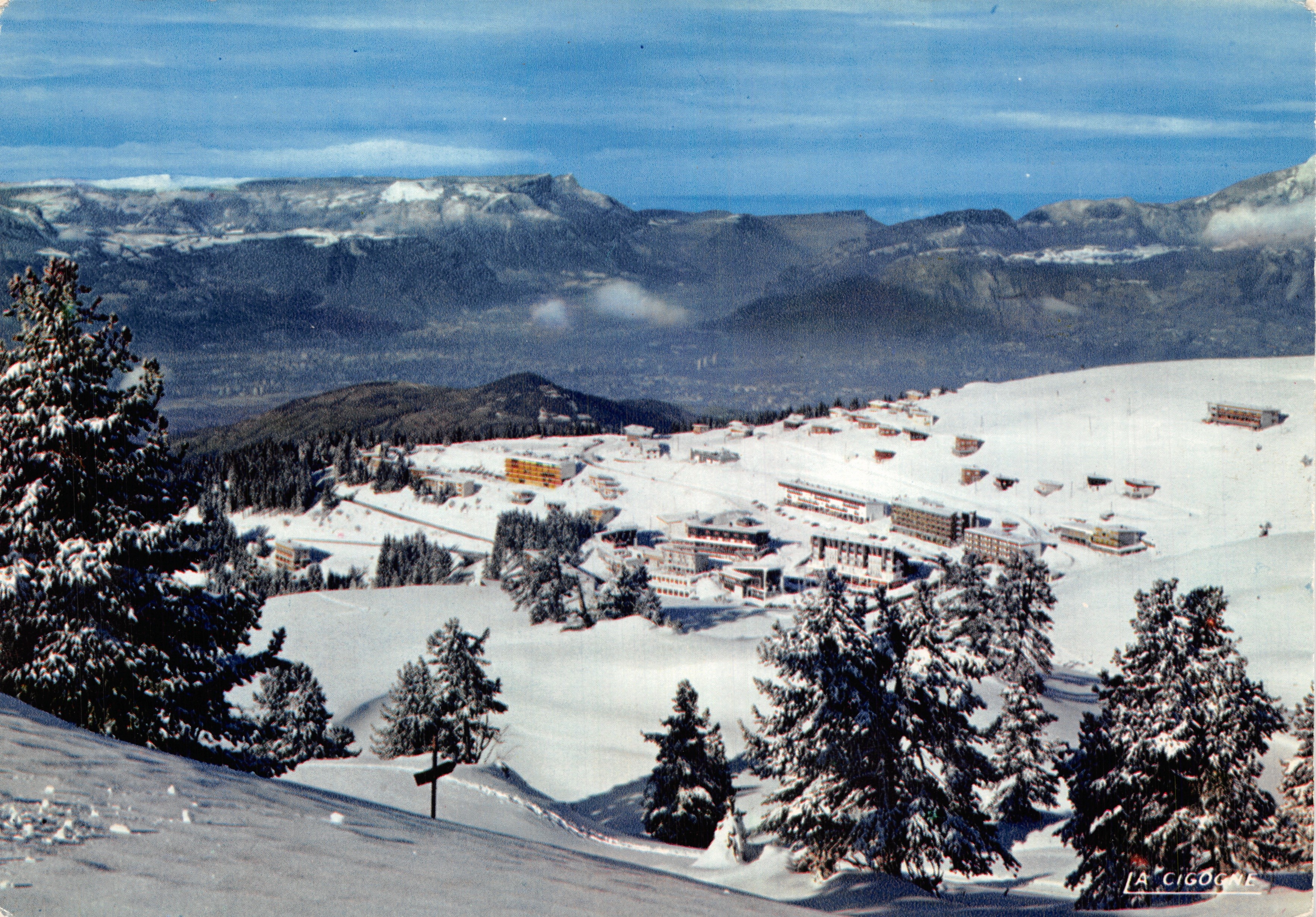 La Cigüeña — Vista general de Chamrousse con los contrafuertes de la Chartreuse y del Vercors — Editions La Cigogne