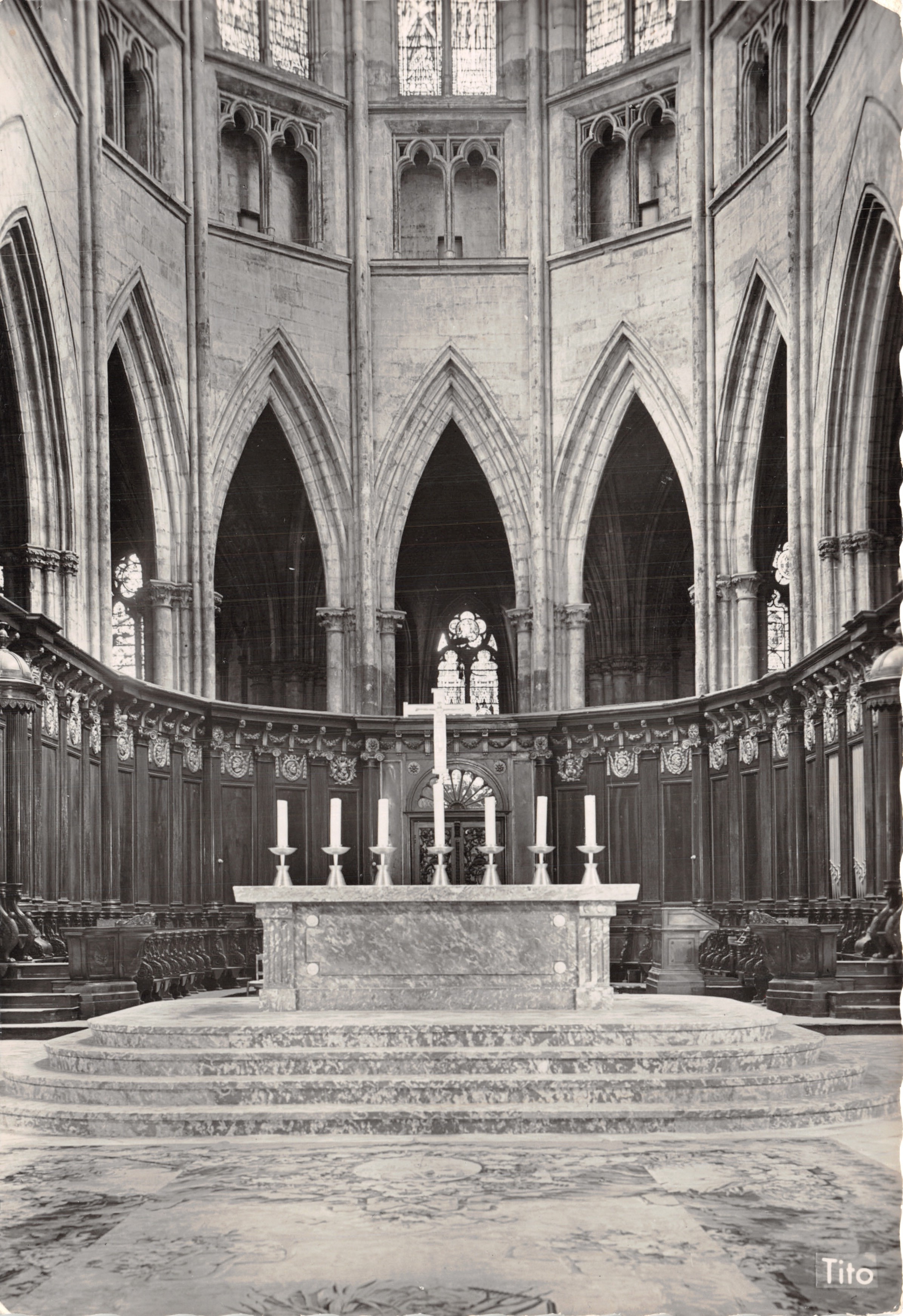 Interior de la Catedral de San Andrés — vista del altar mayor