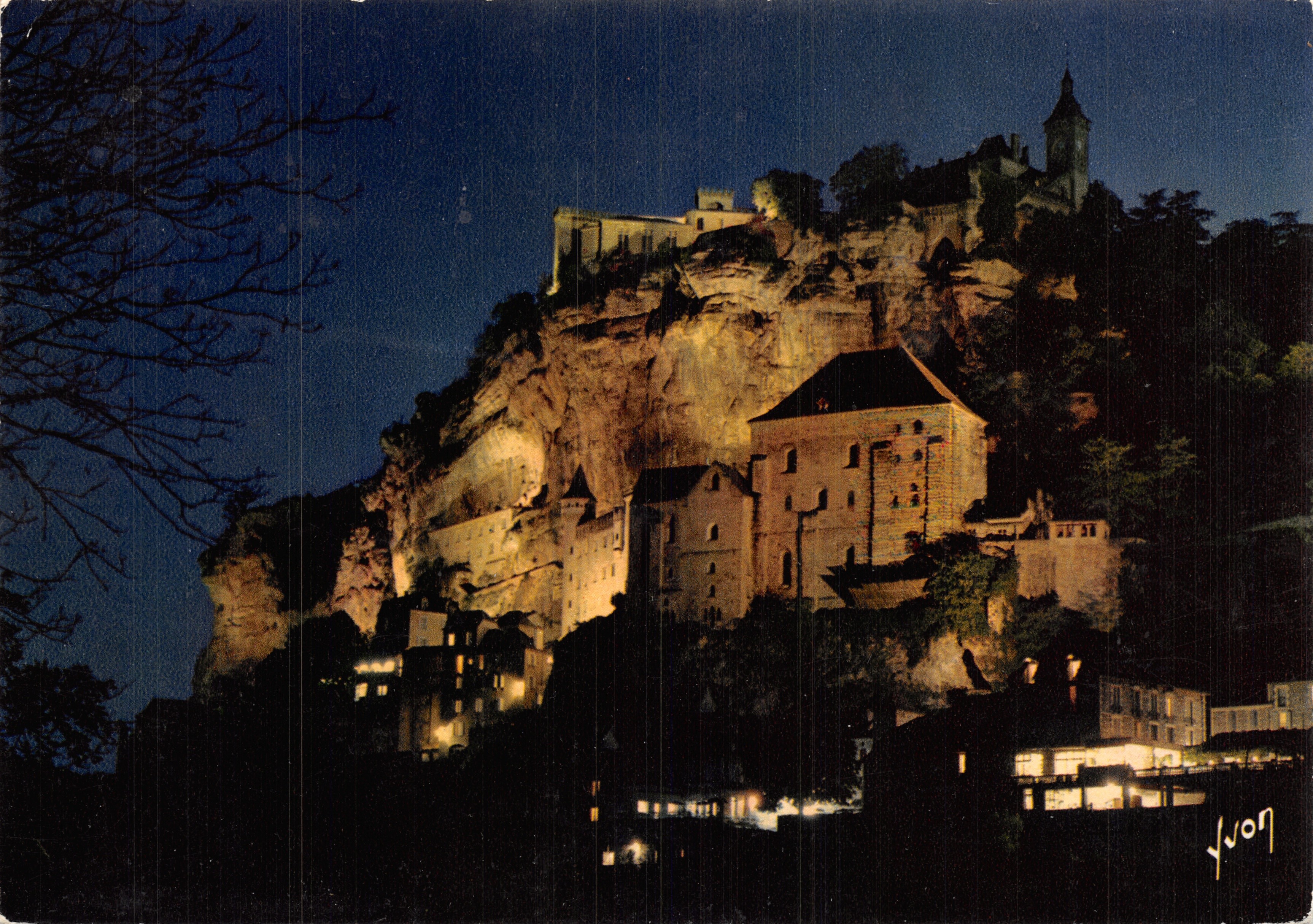 Rocamadour — verlichte kerk en abdij 's nachts — uitgever Juvon, nr. 10/8418