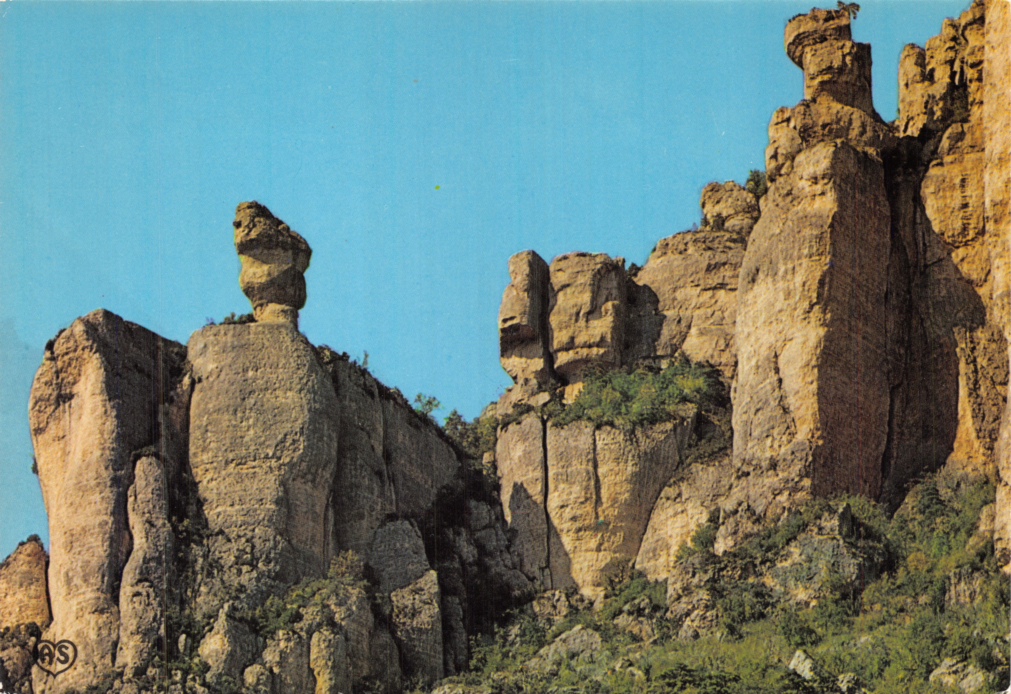 Las Gorges de la Jonte — paisaje de rocas talladas — editor AS