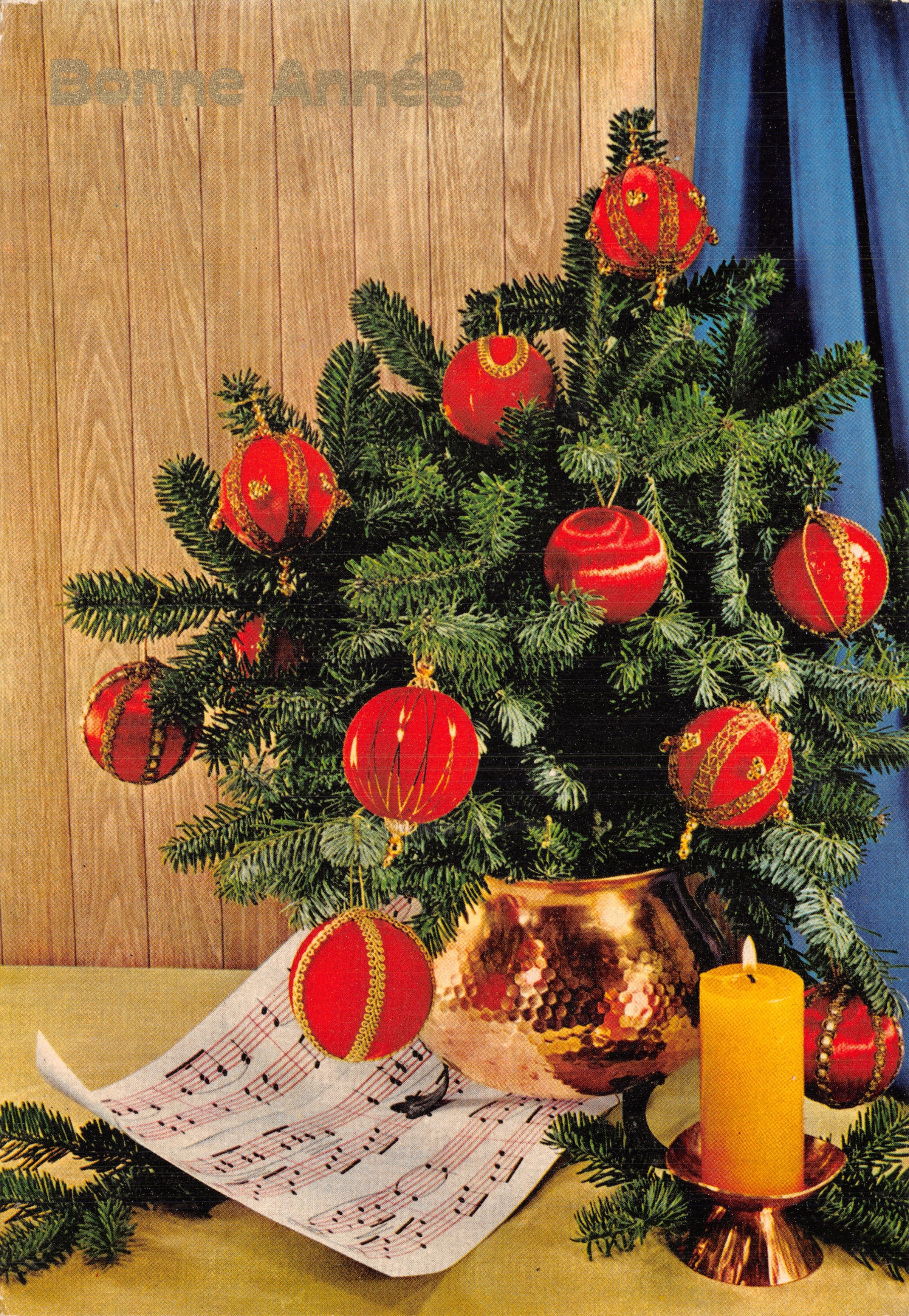 Arbre de Noël décoré — ornements rouges et bougie — éditeur RUST CRAFT n°2/1169/D