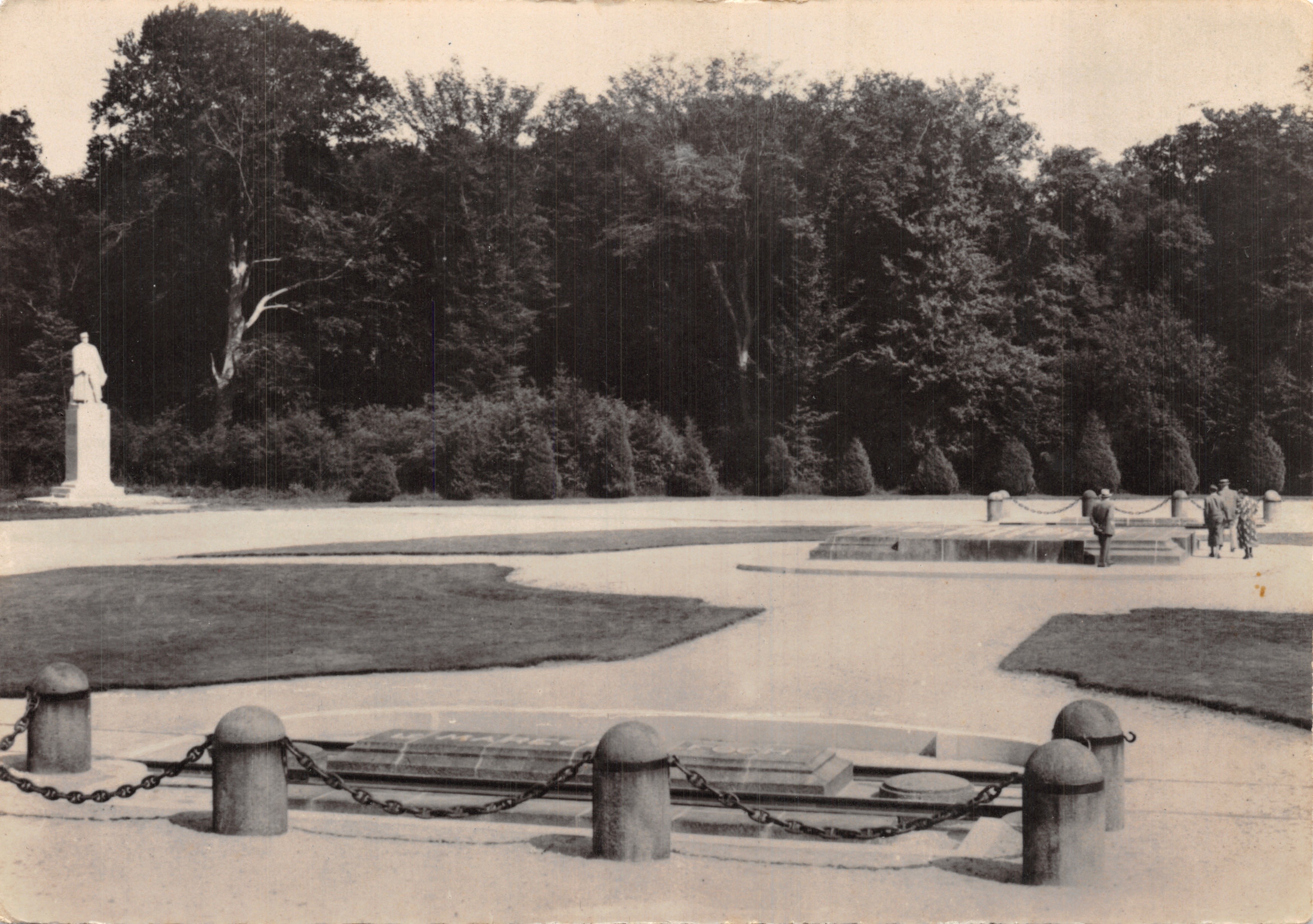 Forêt de Compiègne — Clairière de l'Armistice, emplacement du wagon du maréchal Foch — Édition de l'Armistice